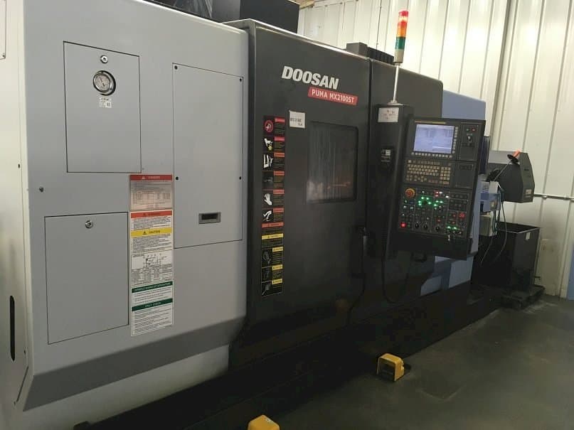 Prikaz stroja Doosan Puma MX 2100 ST sprijeda