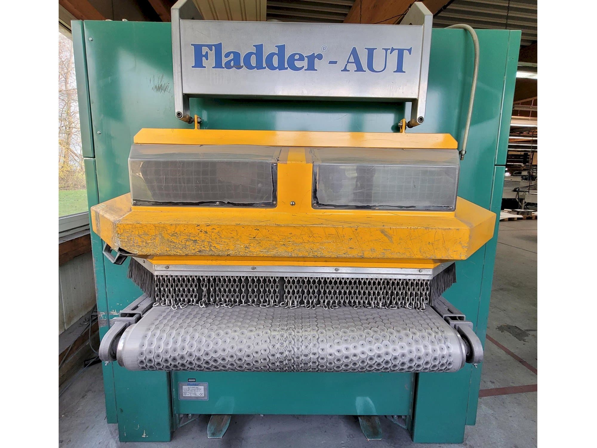Prikaz  stroja Fladder AUT-1000 VAC  sprijeda
