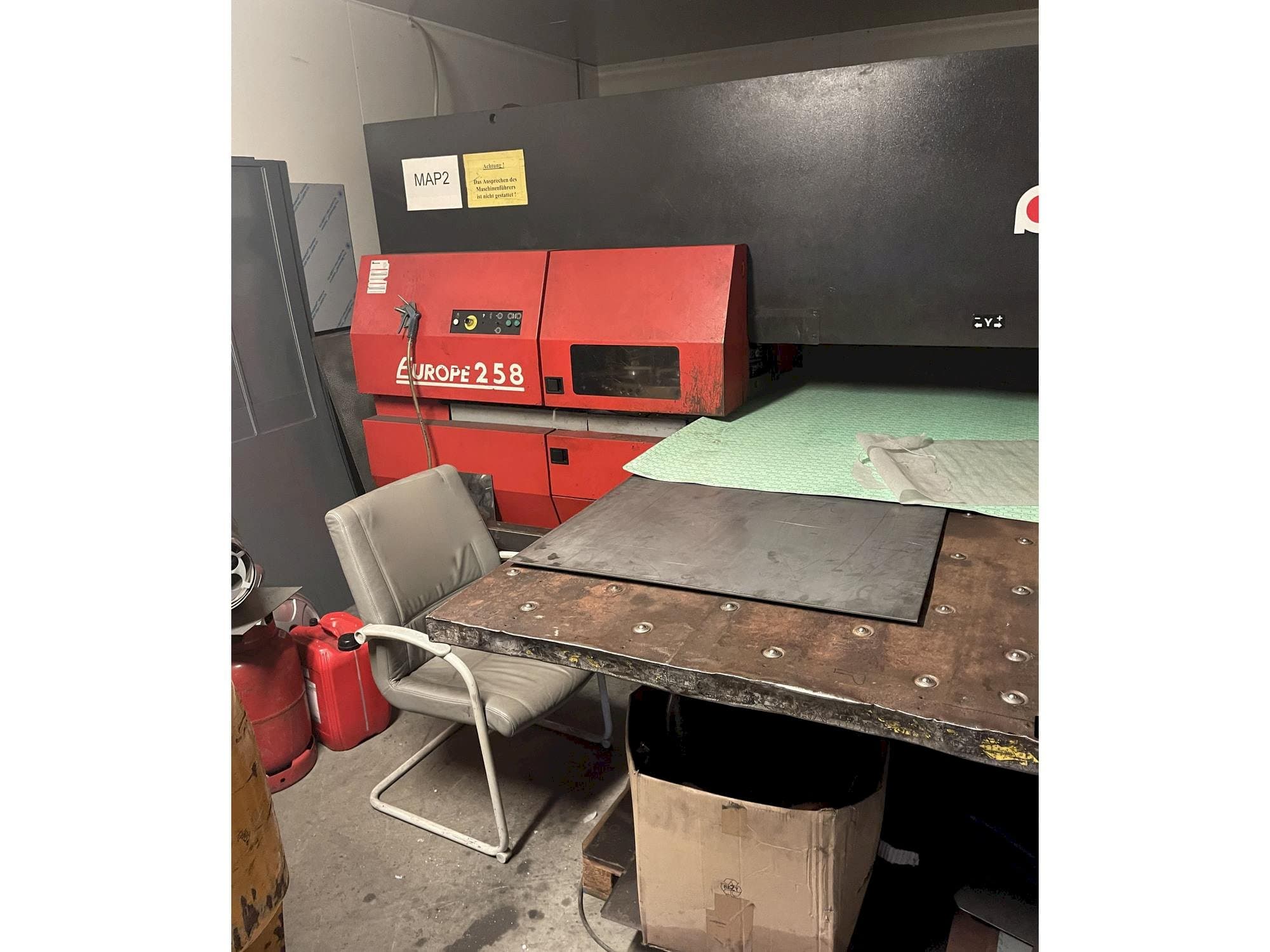 Prikaz stroja AMADA Europe 258 sprijeda