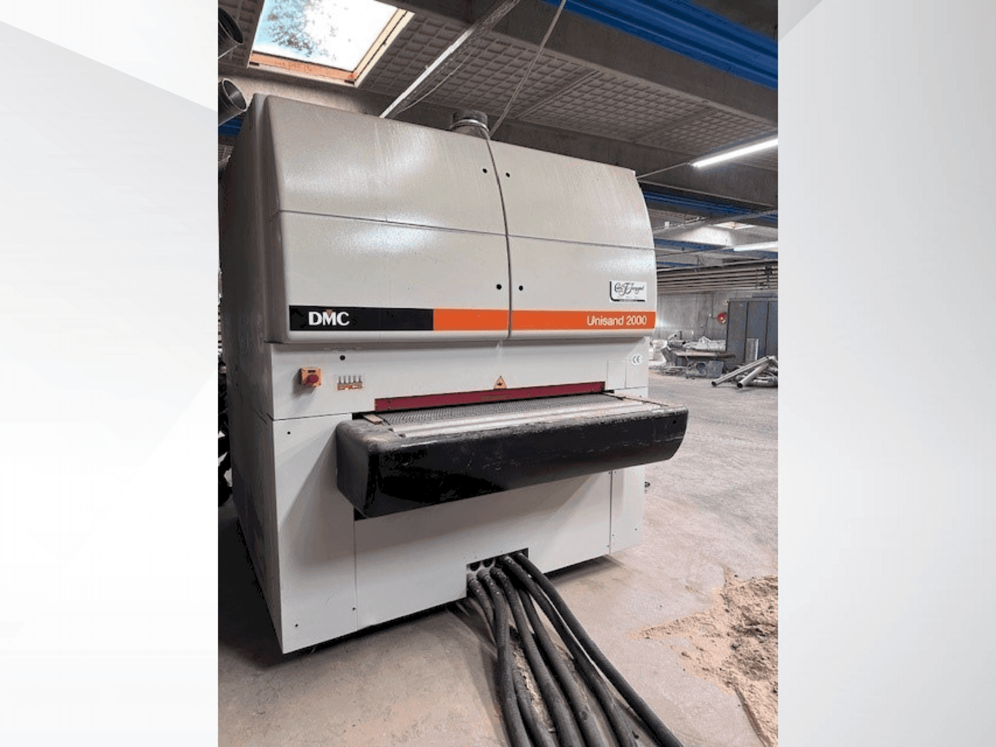 Prikaz  stroja DMC US 2000 M4  sprijeda