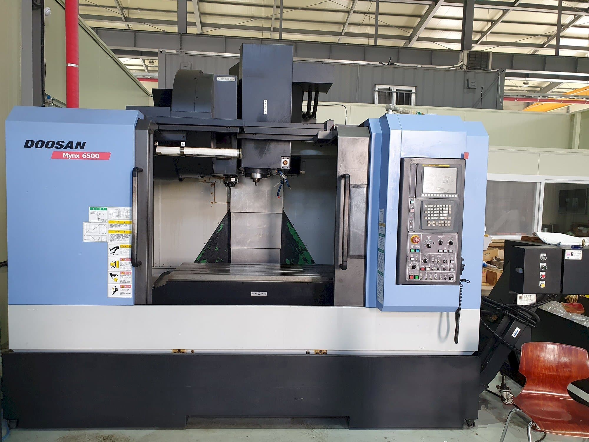 Prikaz stroja Doosan MYNX 6500 sprijeda