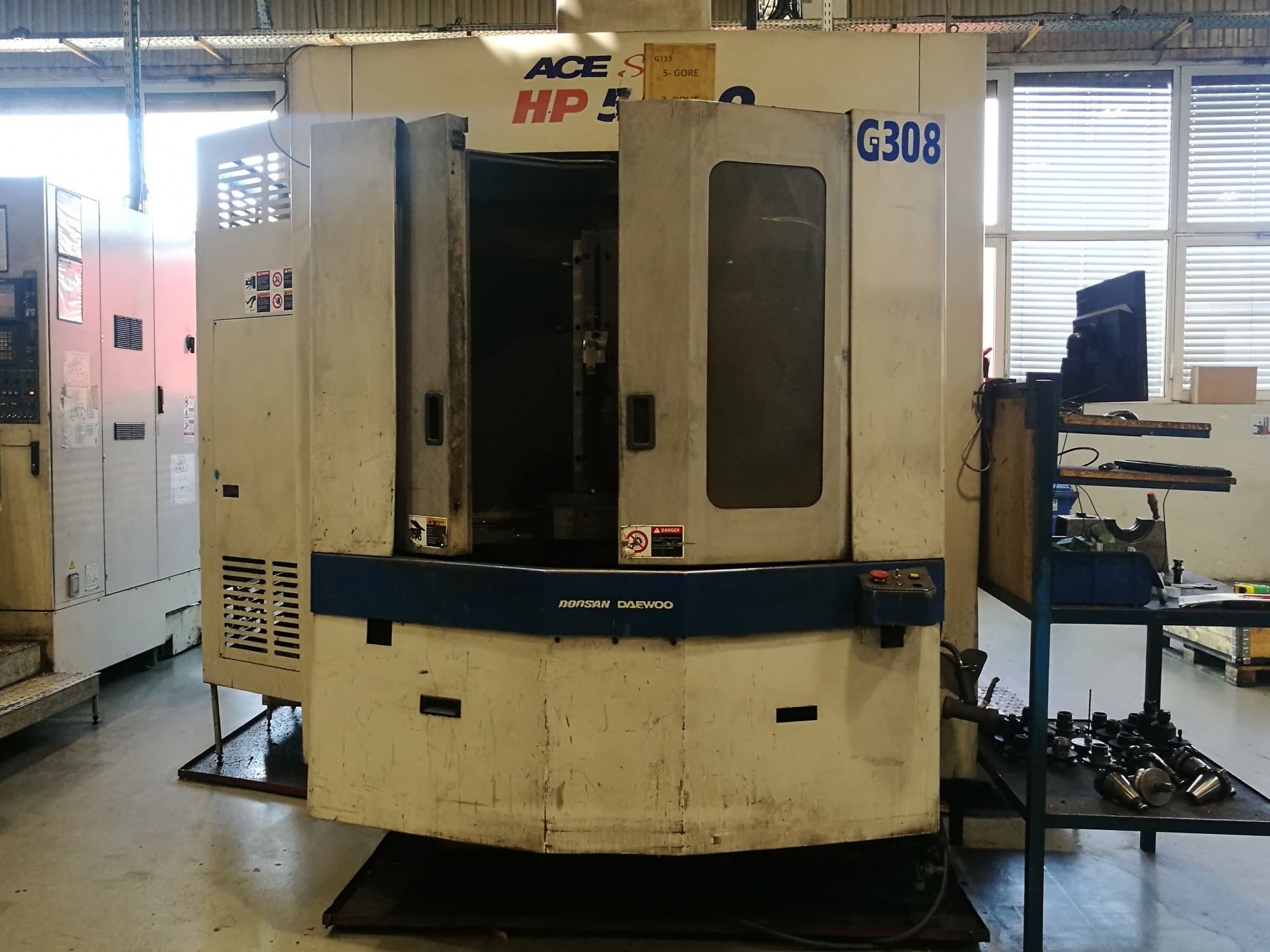Prikaz stroja DAEWOO Doosan ACE HP 5500 sprijeda