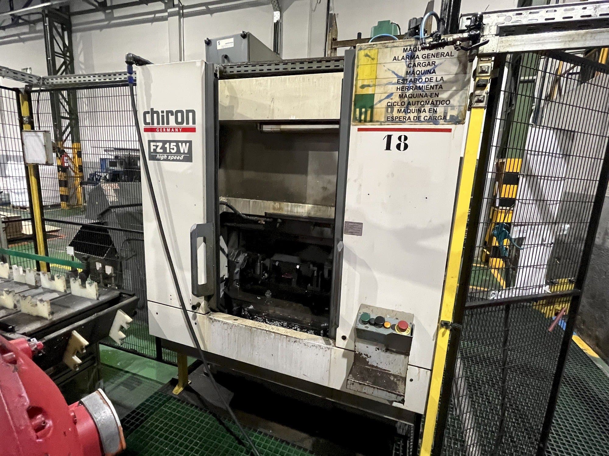 Prikaz stroja CHIRON FZ15W sprijeda