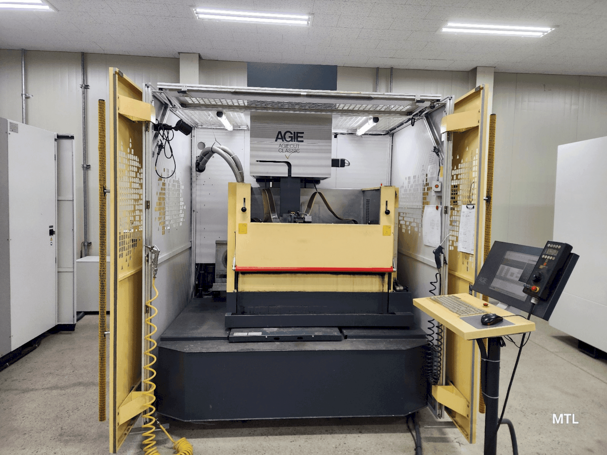 Prikaz stroja AgieCharmilles Agiecut Classic V3 sprijeda