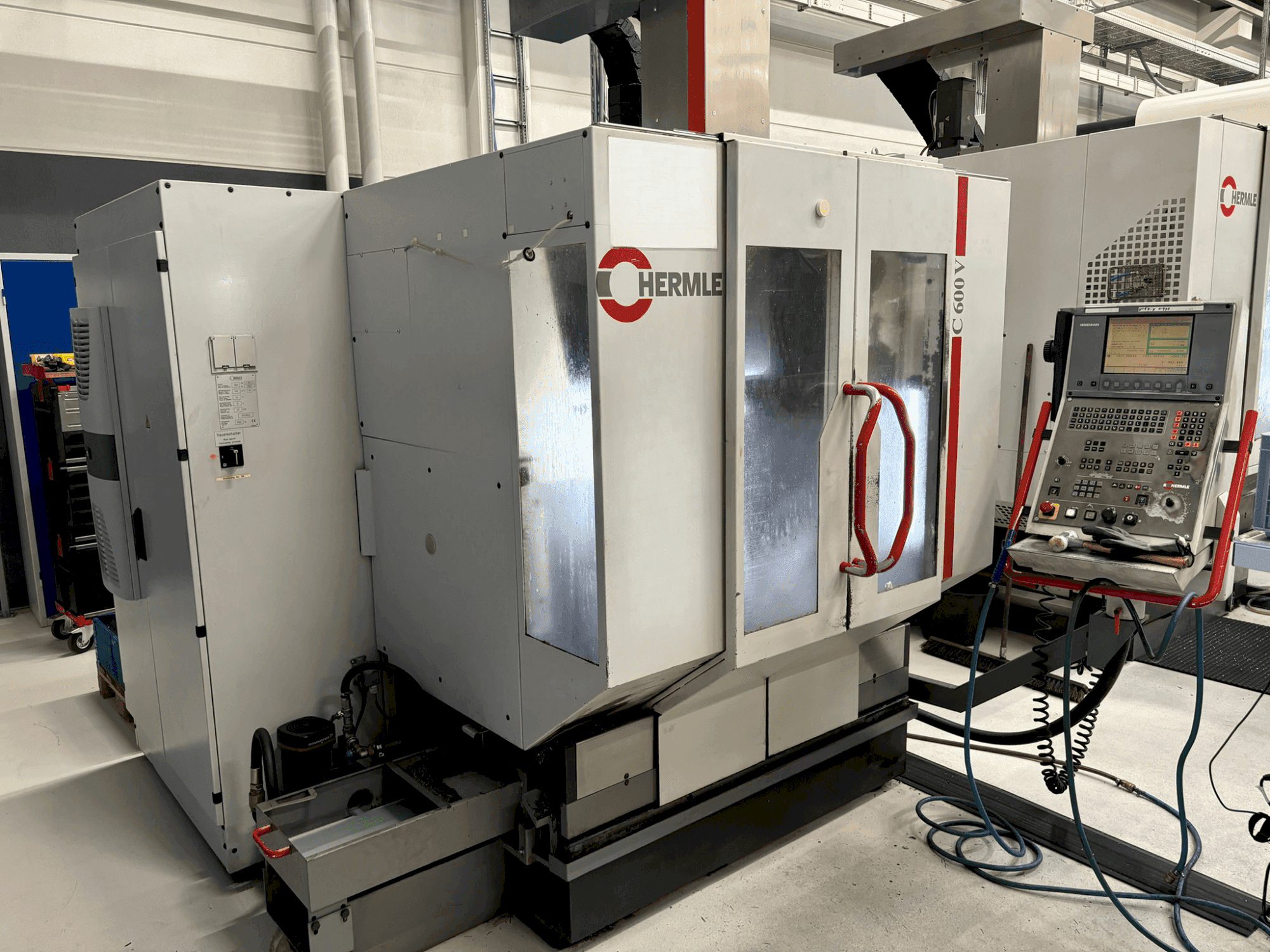 Prikaz stroja HERMLE C 600 V sprijeda