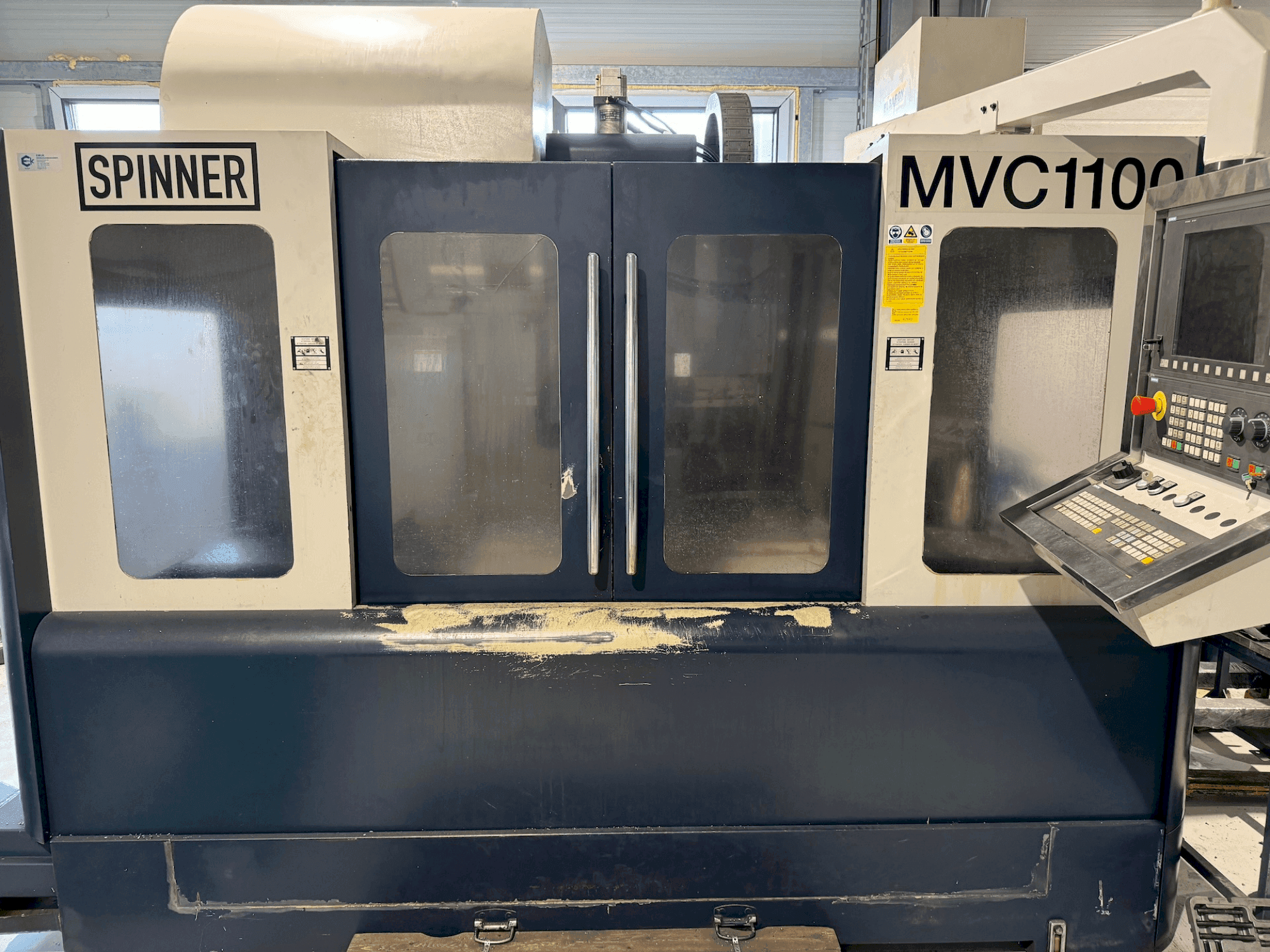 Prikaz  stroja SPINNER SPINNER VMC 1100  sprijeda