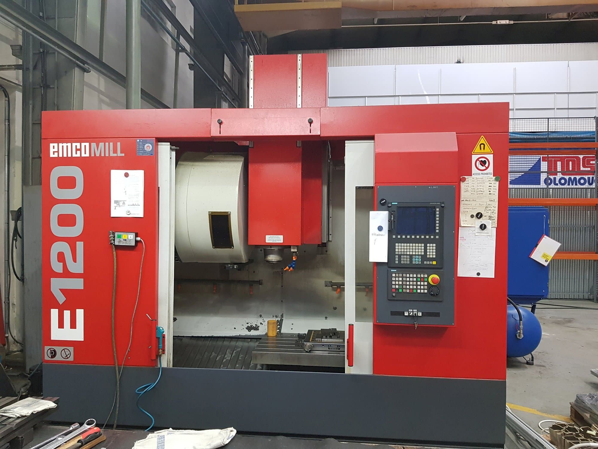 Prikaz stroja EMCO Emcomill E 1200 sprijeda