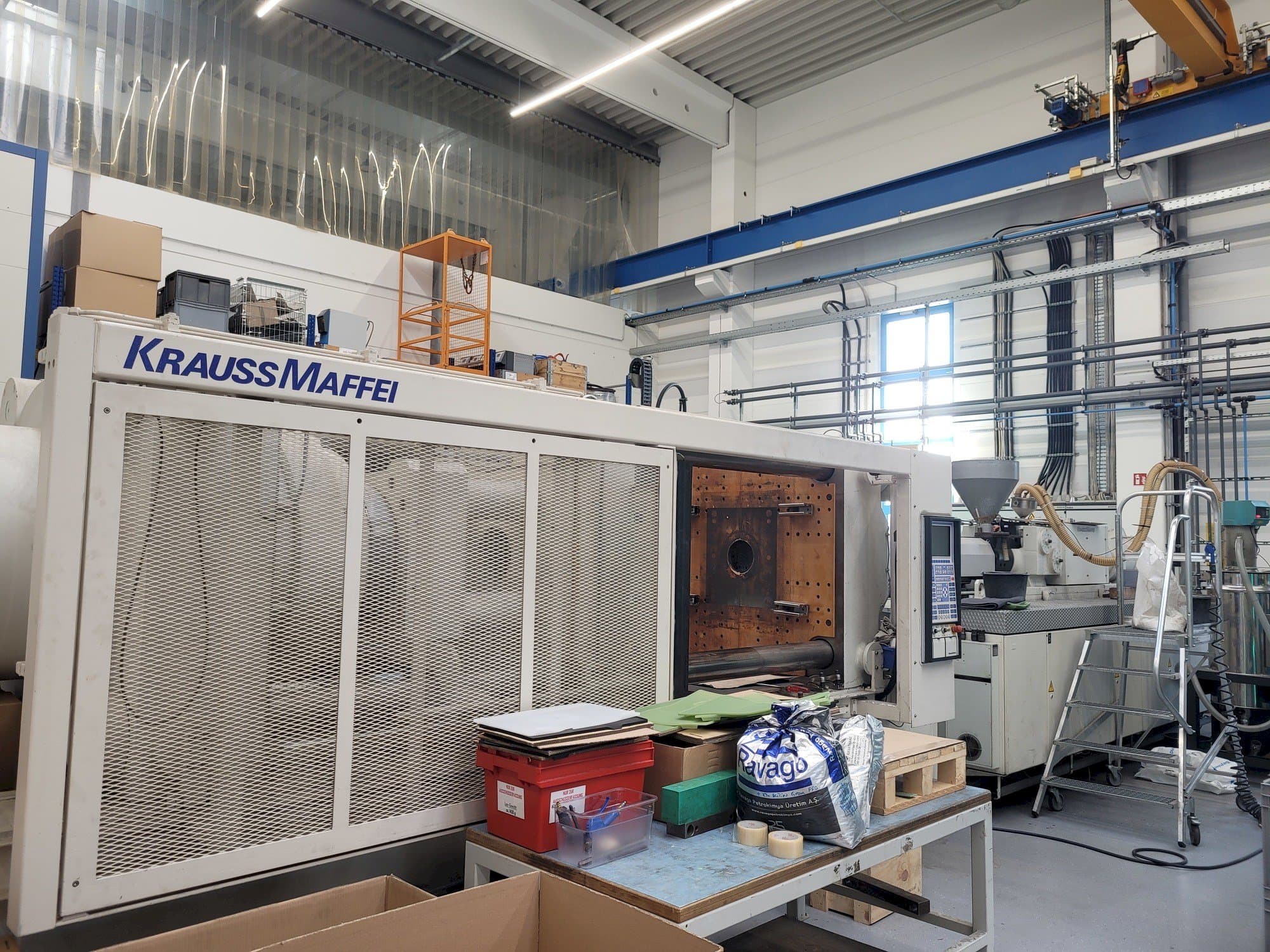 Prikaz stroja Krauss Maffei 650-4350BM-MC4 sprijeda