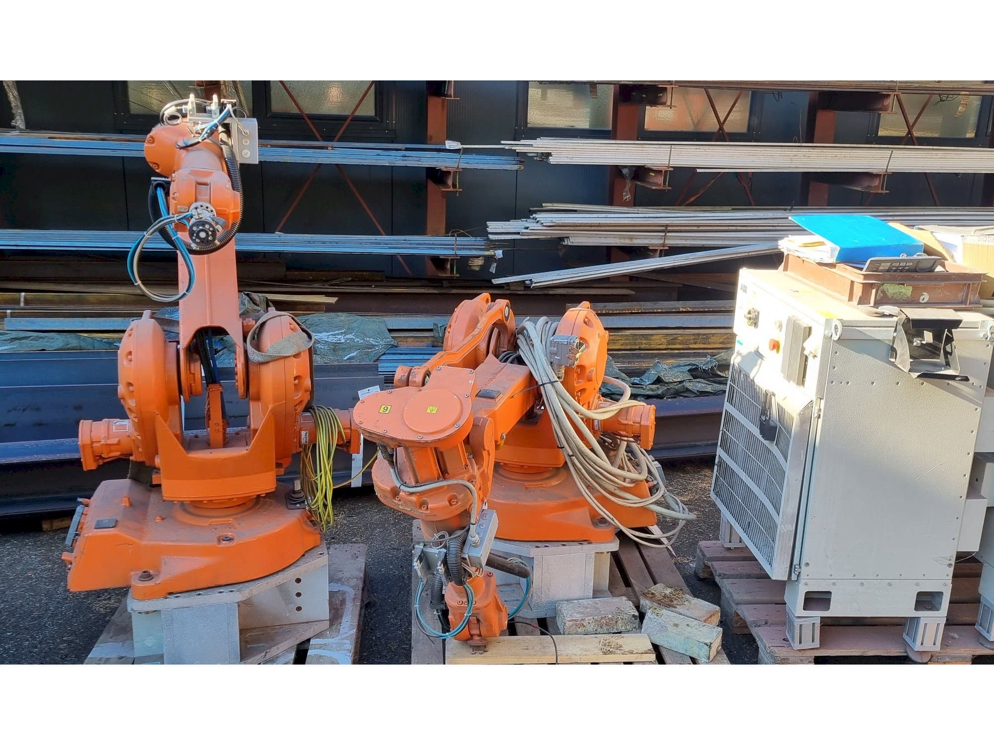 Prikaz stroja ABB IRB2400 M2000 sprijeda