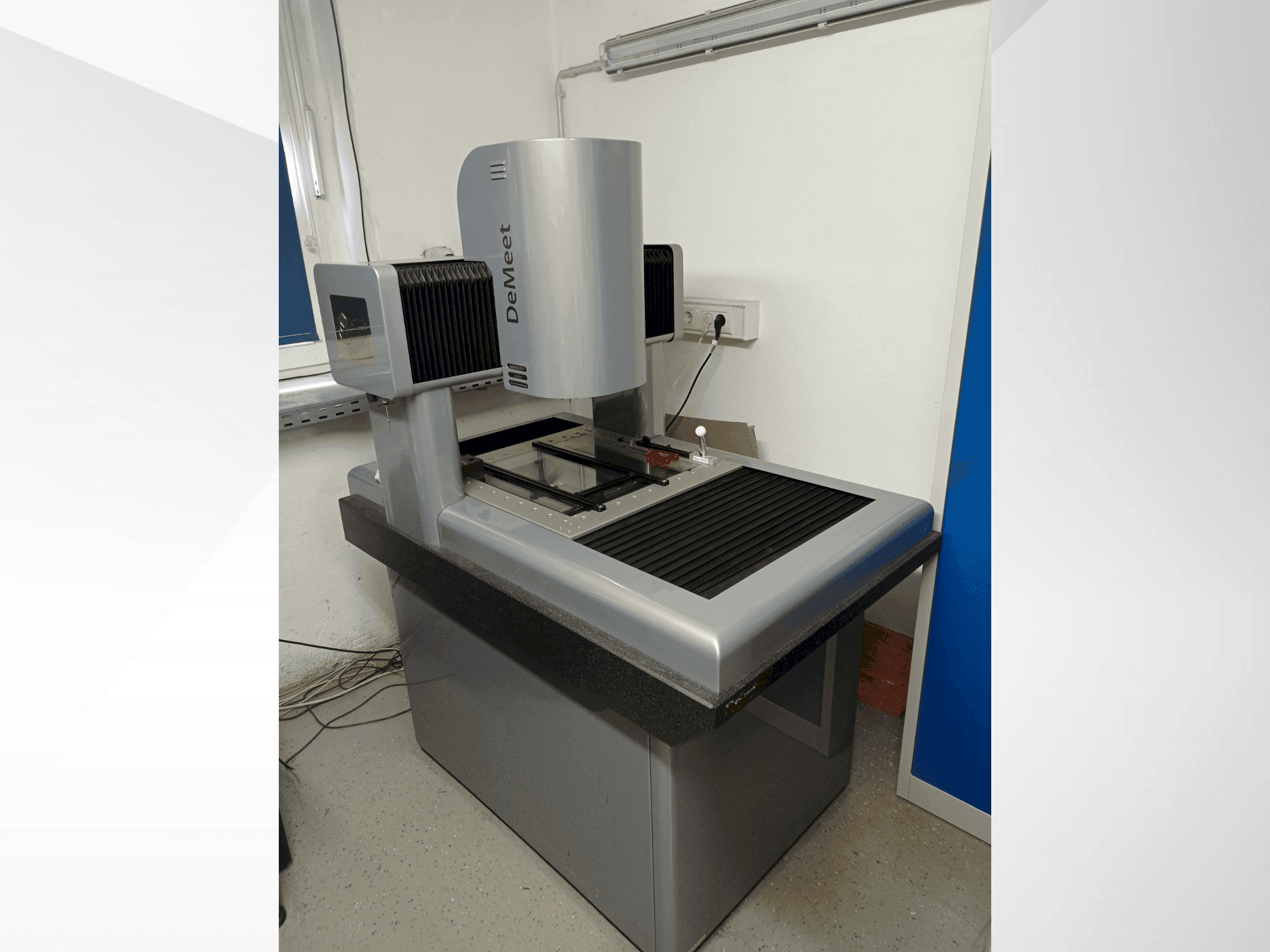 Prikaz stroja SCHUT DeMeet 404 sprijeda