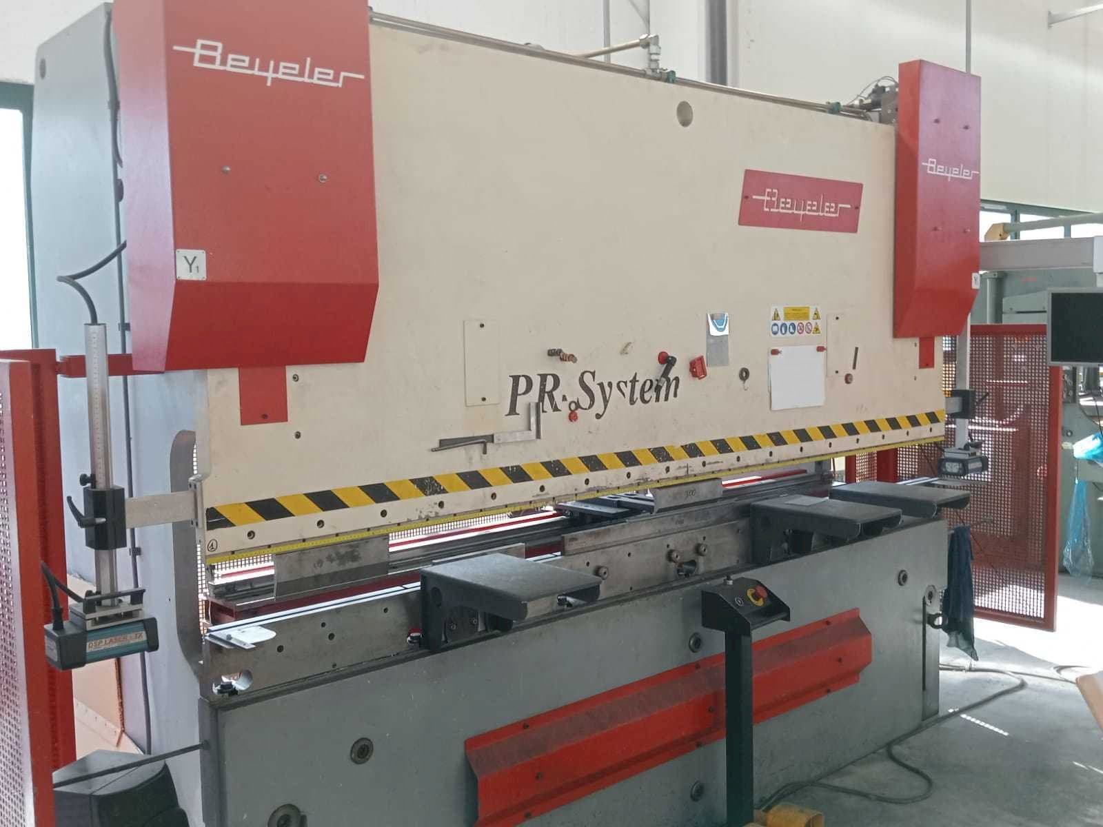 Prikaz lijeve strane stroja BEYELER PR6 1500 KN X 3000 MM