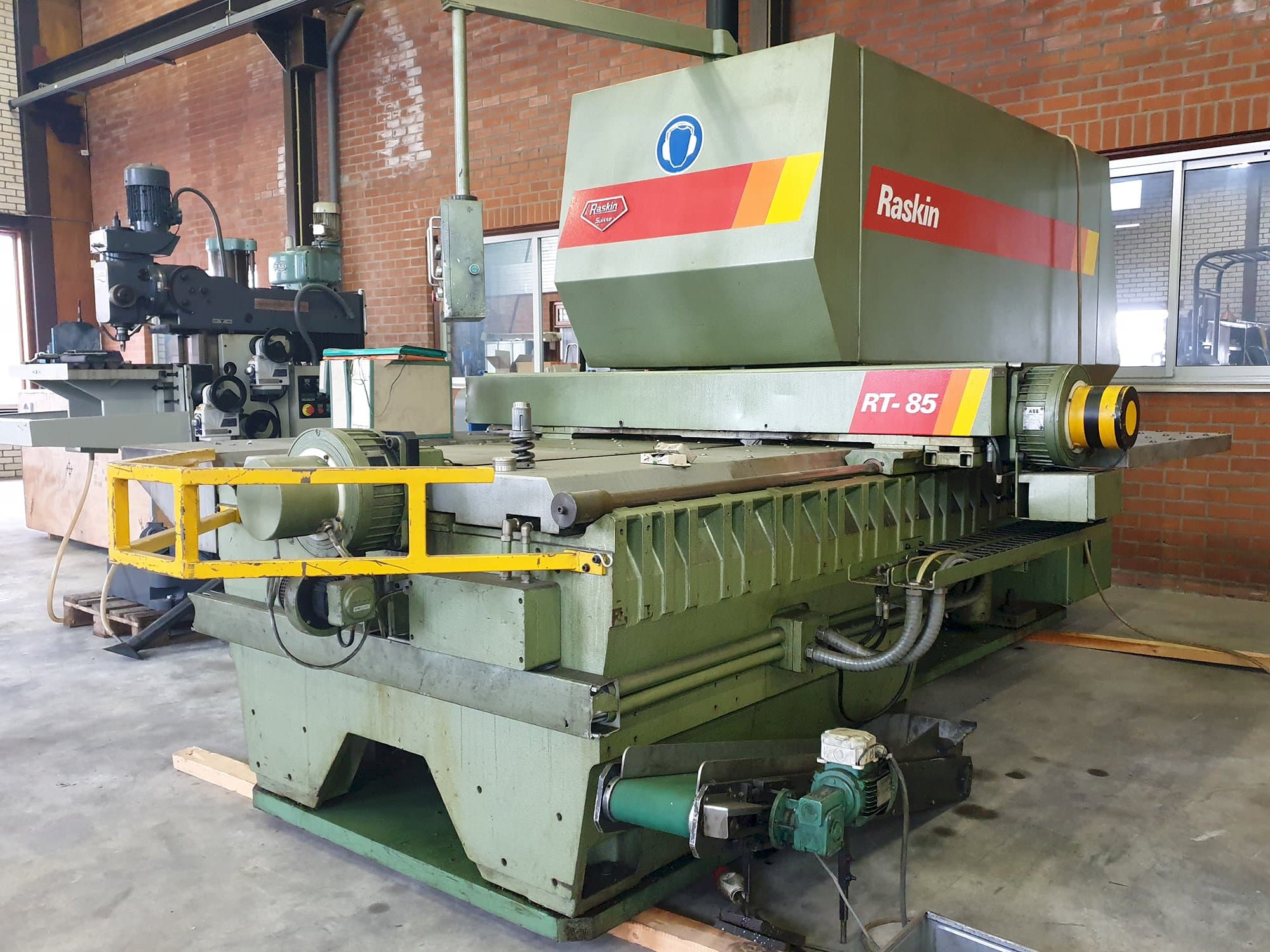 Prikaz stroja Raskin RT-85 zdesna