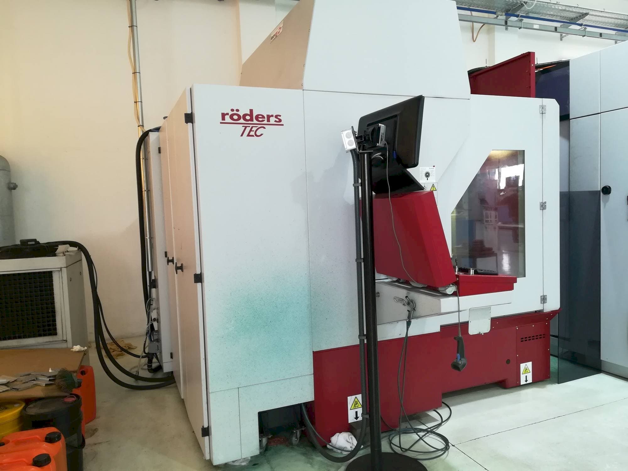 Prikaz stroja Röders RXP 801 sprijeda