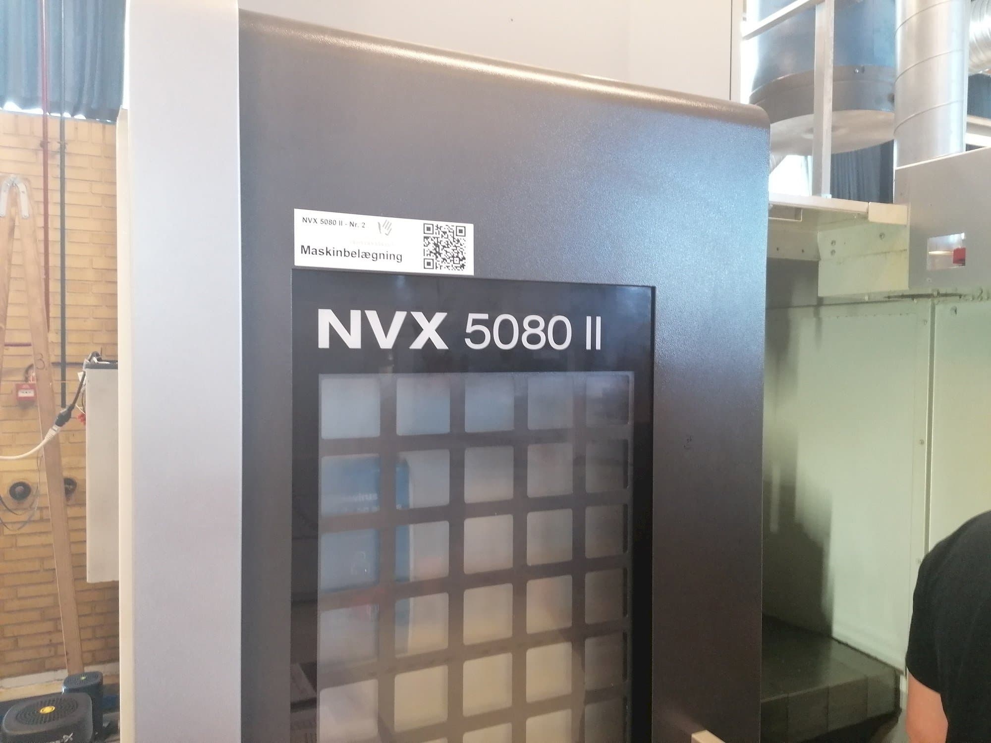 Prikaz stroja DMG MORI NVX 5080II slijeva