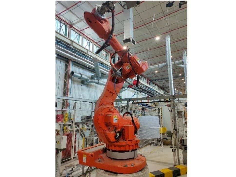 Prikaz lijeve strane stroja ABB IRB 6600-175/2.55