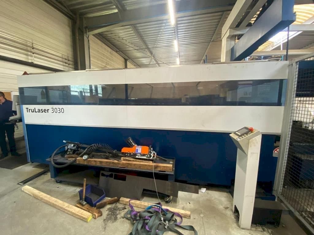Prikaz stroja Trumpf Trulaser 3030 L20 sprijeda