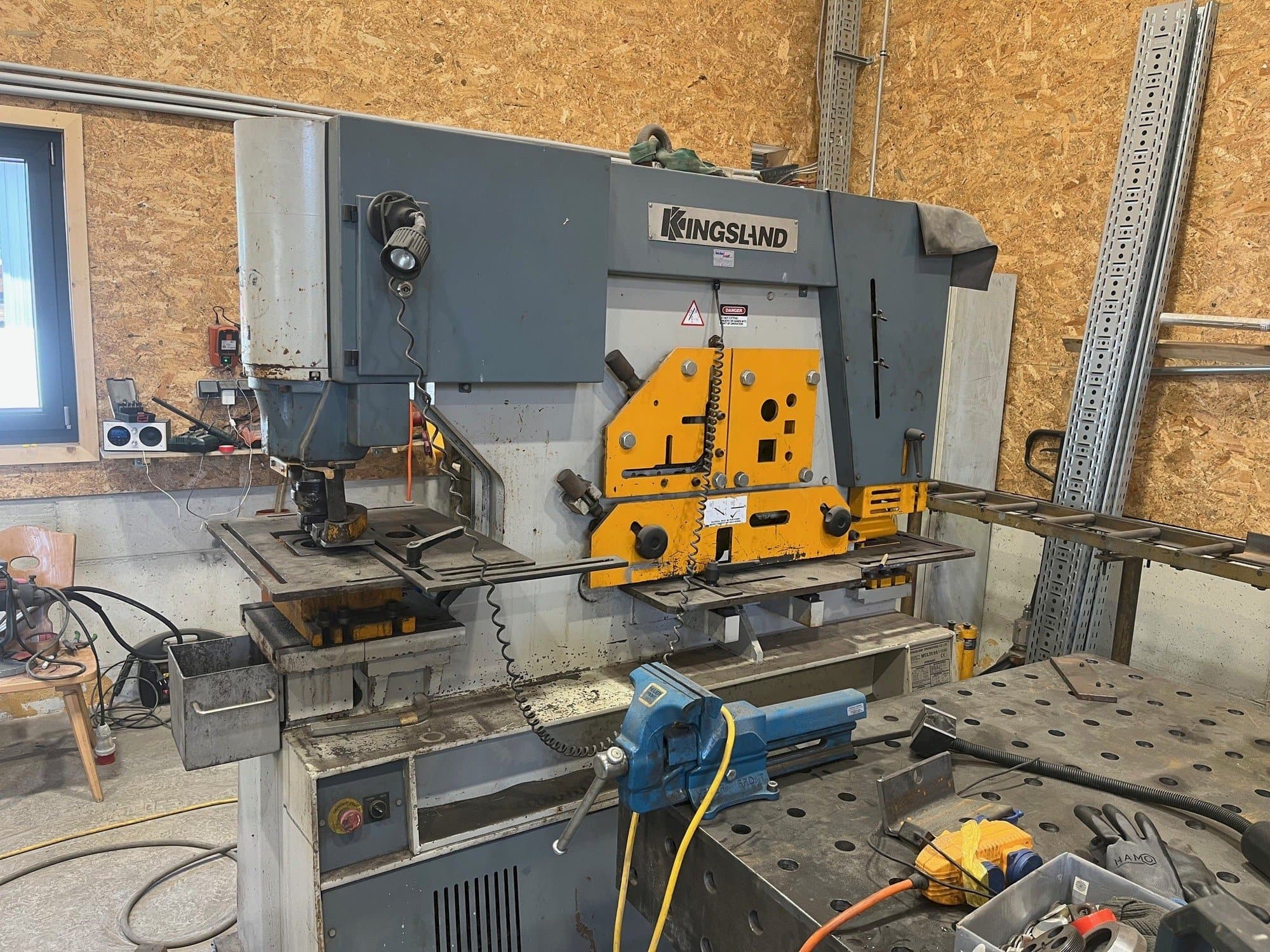 Prikaz stroja KINGSLAND Multi 95 sprijeda