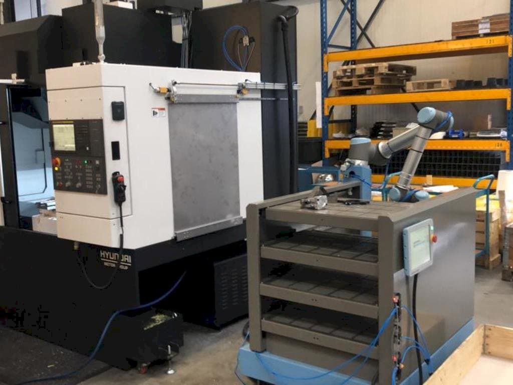 Prikaz stroja Universal Robots UR10 sprijeda