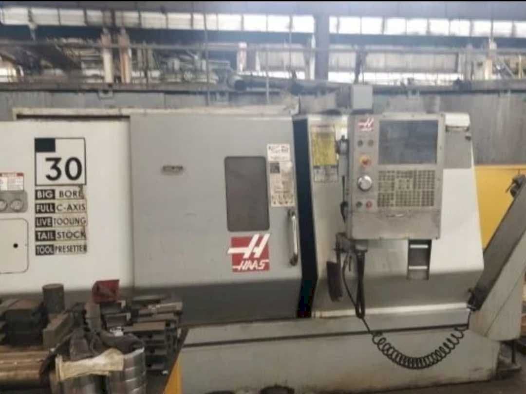 Prikaz  stroja HAAS SL-30BTHE  sprijeda