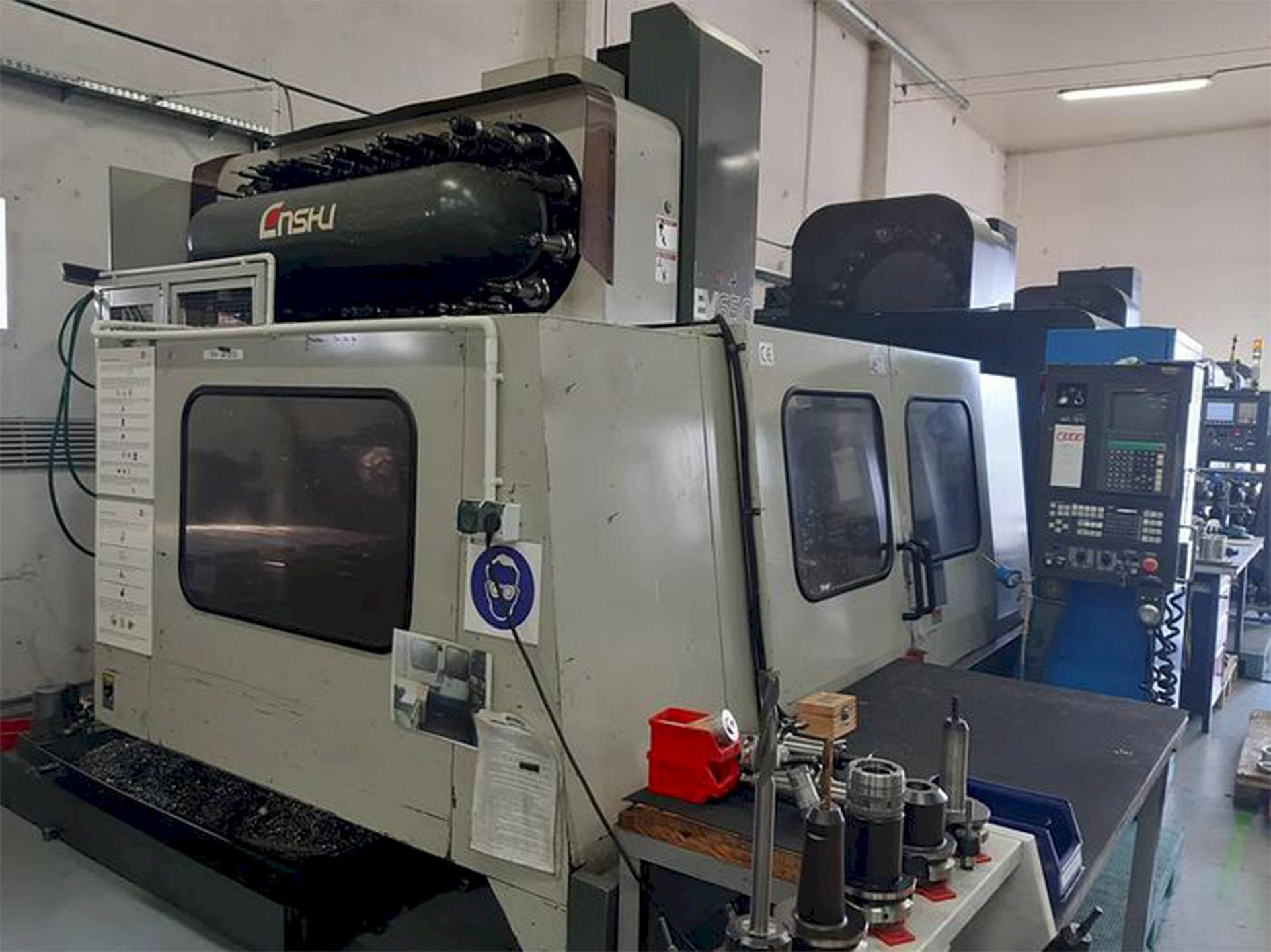 Prikaz stroja Enshu EV 650 sprijeda