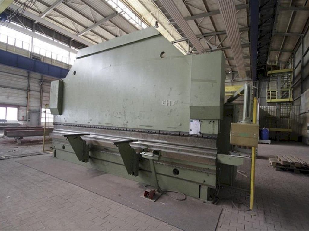 Prikaz desne strane stroja EHT Variopress 250 60