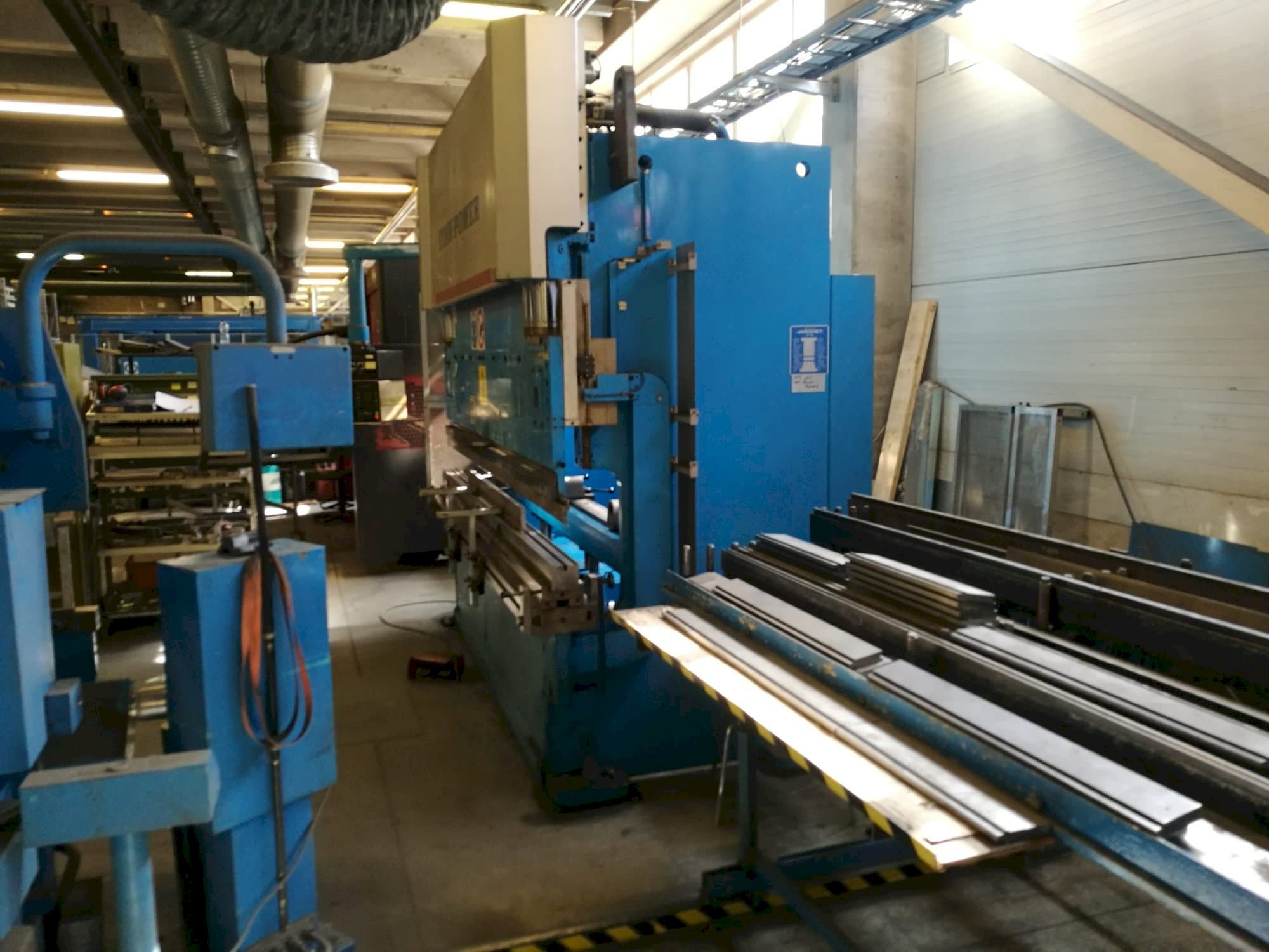 Prikaz stroja Finn-Power JAROMET CNC J 100 -3000 sprijeda