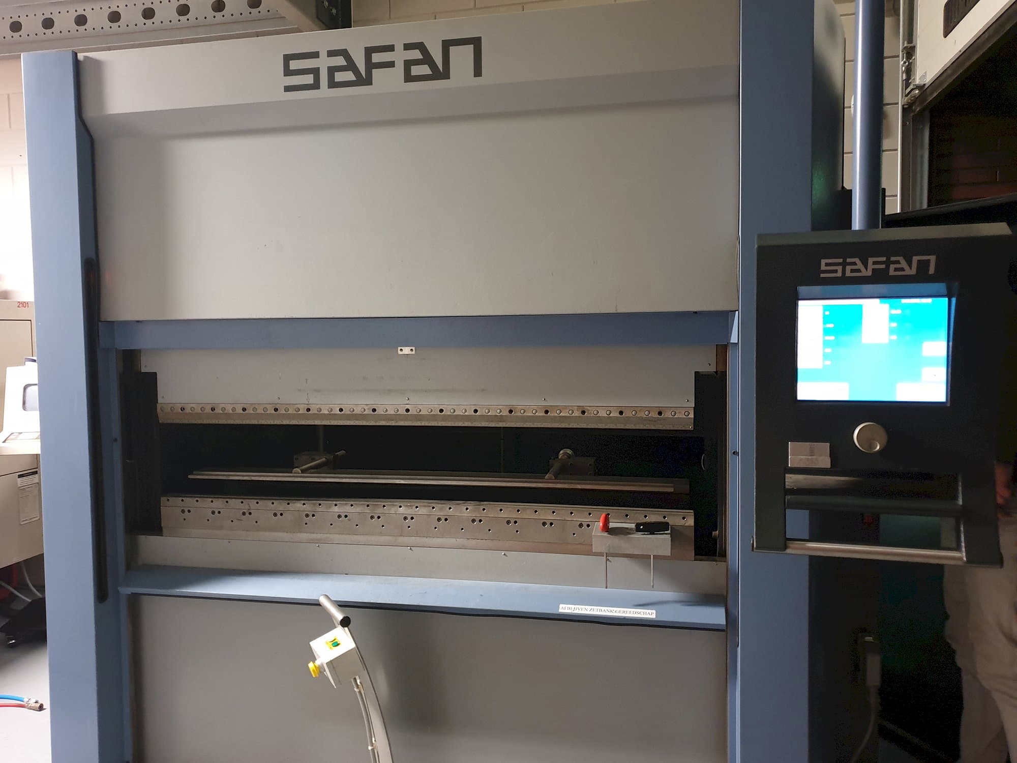 Prikaz stroja Safan SMK 32-K-1600 sprijeda