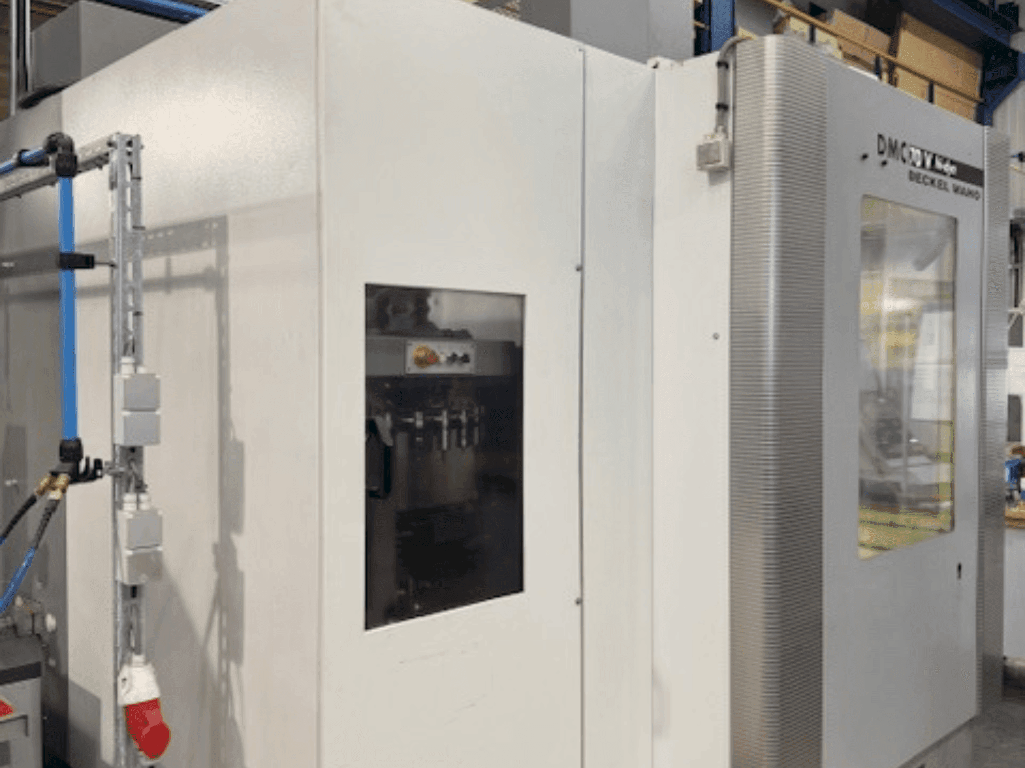 Prikaz stroja DECKEL MAHO DMC 70V Hi-Dyn sprijeda