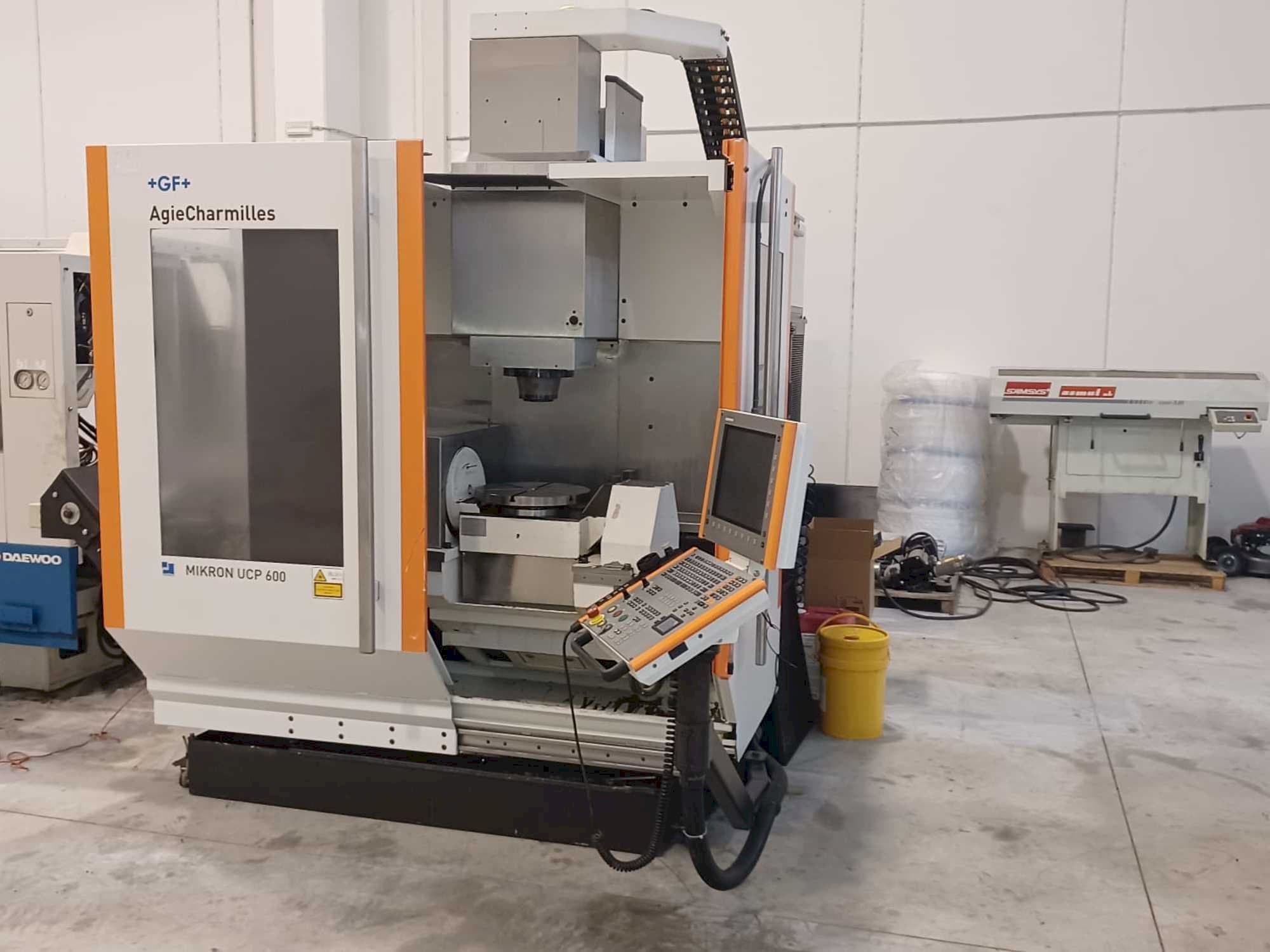 Prikaz stroja AgieCharmilles Mikron UCP 600 sprijeda