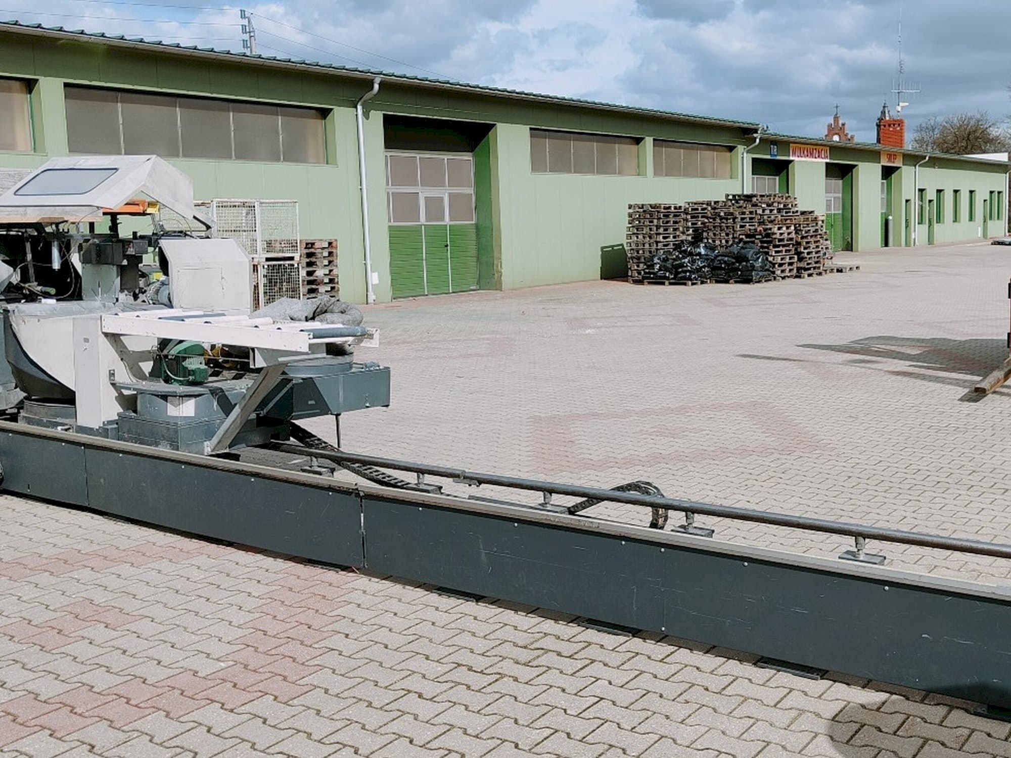 Prikaz stroja Elumatec DG 244/2 sprijeda