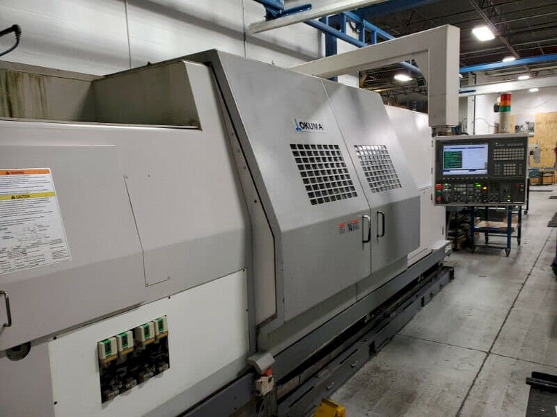 Prikaz lijeve strane stroja Okuma LB45 II