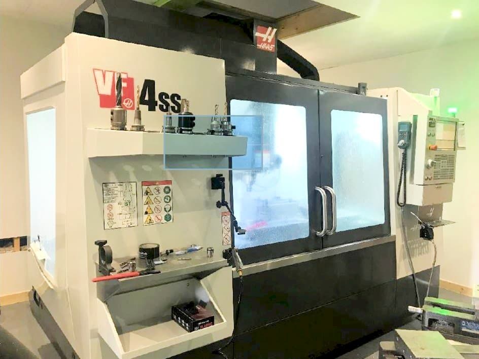 Prikaz stroja HAAS VF-4SS sprijeda