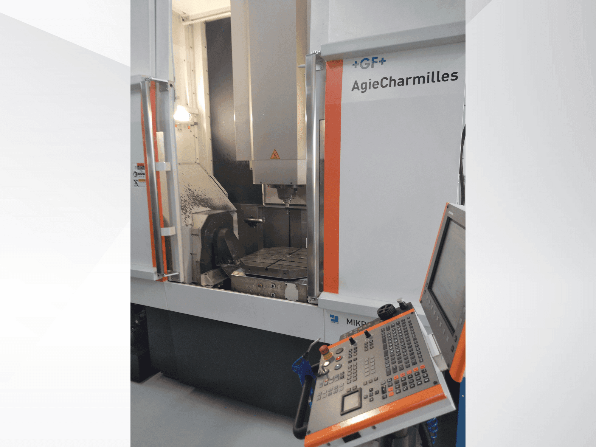 Prikaz stroja MIKRON UCP 800 Duro sprijeda