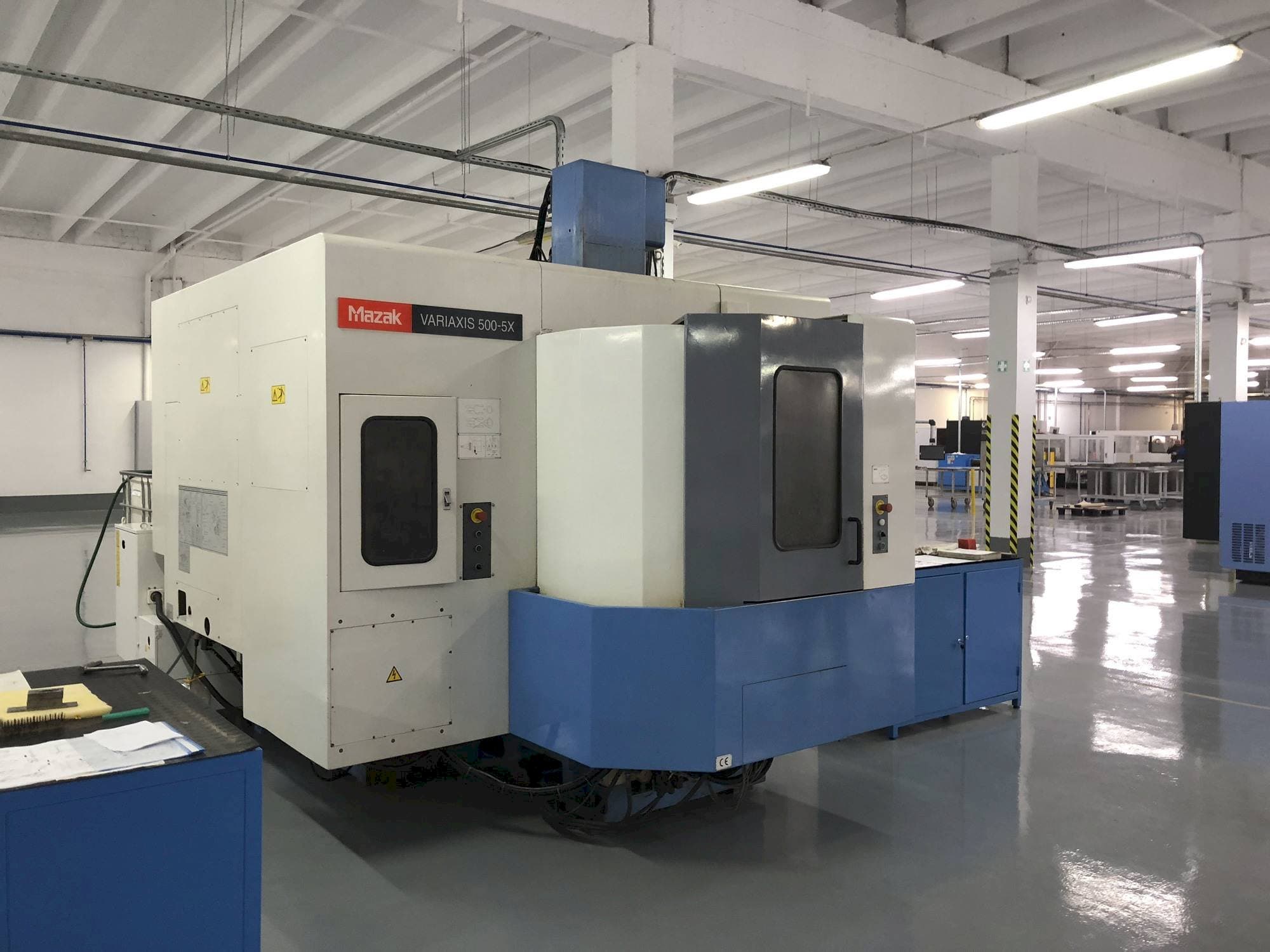 Prikaz stroja Mazak VARIAXIS 500-5X sprijeda