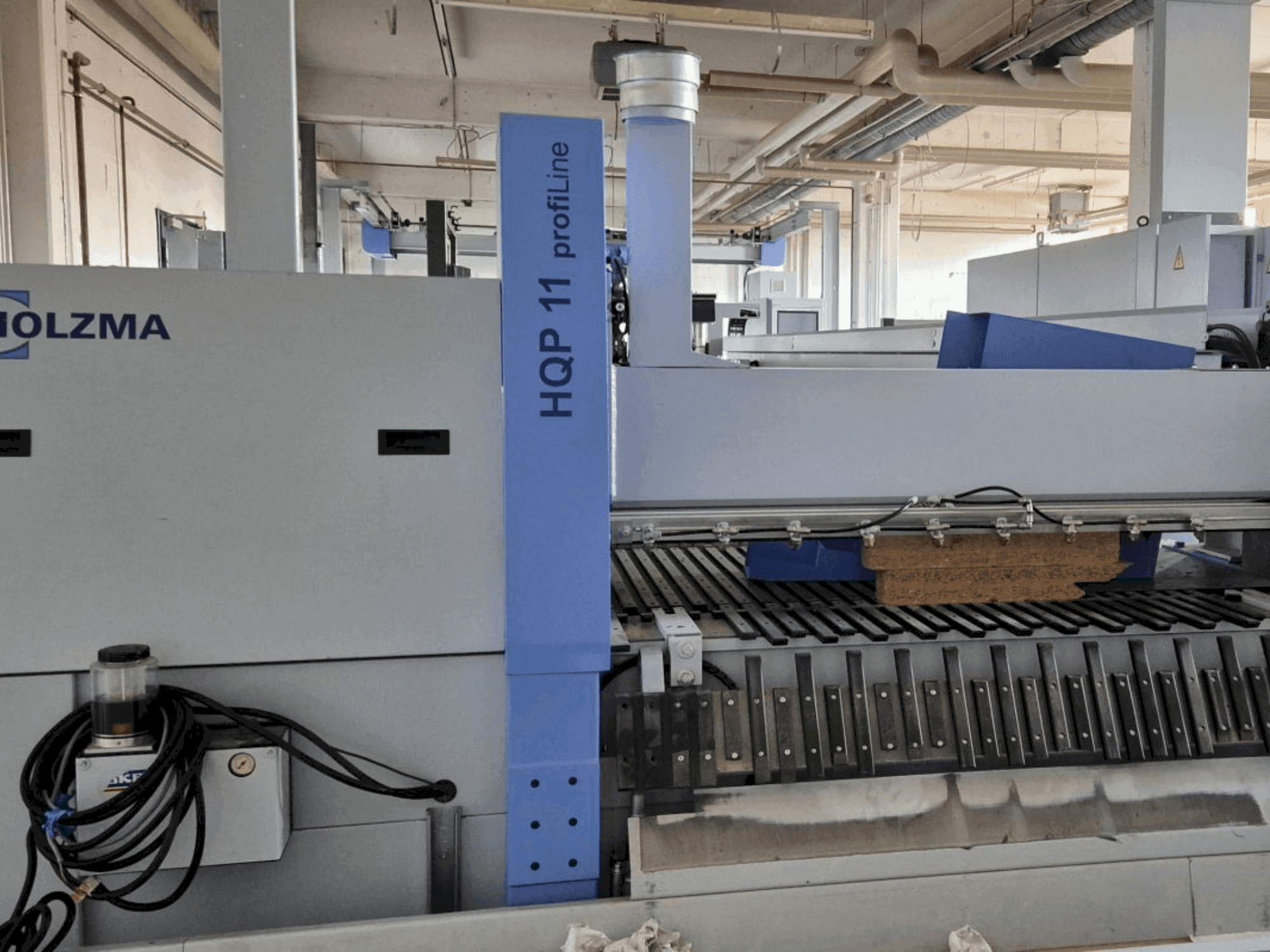 Prikaz  stroja HOLZMA PROFI HQP 11/16/56/L/X  sprijeda