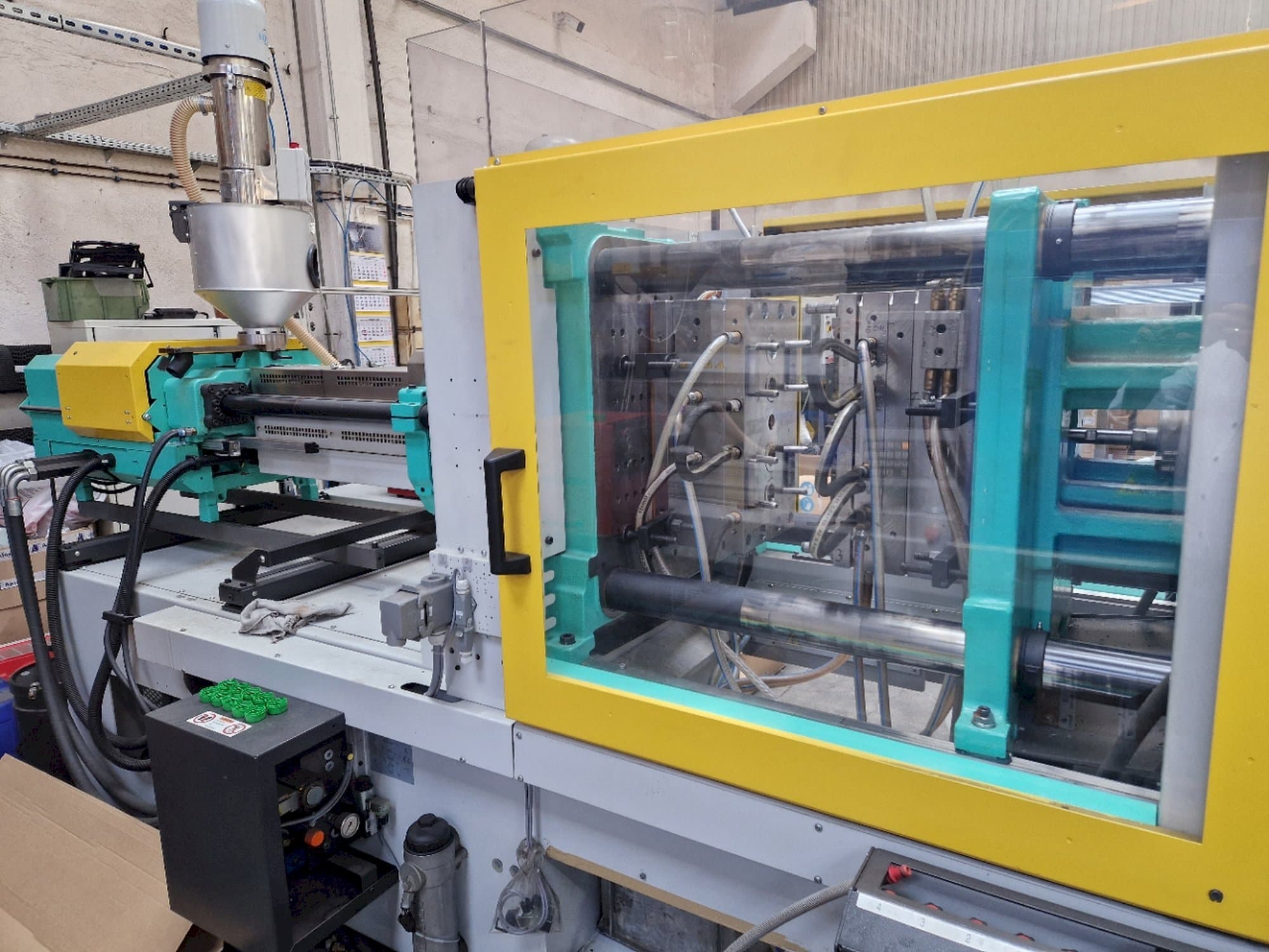 Prikaz stroja Arburg ALLROUNDER 570 C 2000-800 GOLDEN EDITION sprijeda