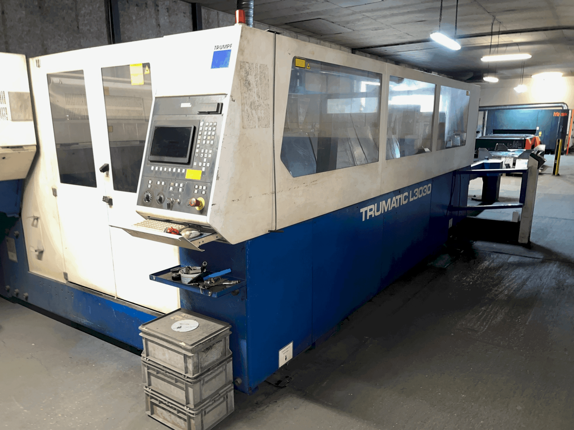 Prikaz stroja TRUMPF TRUMATIC L3030 sprijeda