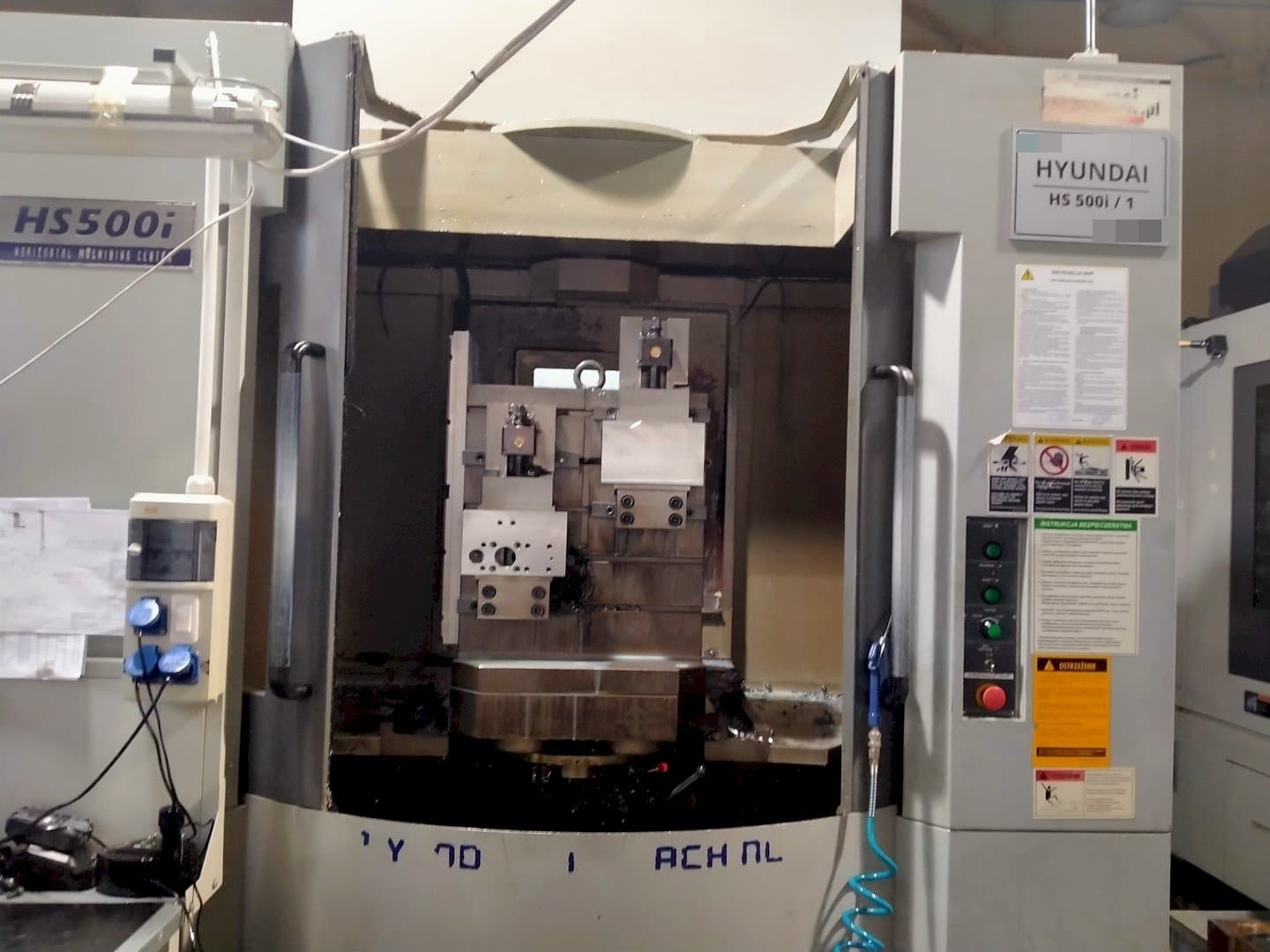 Prikaz  stroja Hyundai Kia HS500i  sprijeda