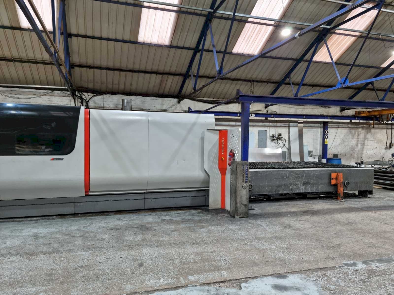 Prikaz  stroja Bystronic Bystar Fiber 4020 10KW  sprijeda