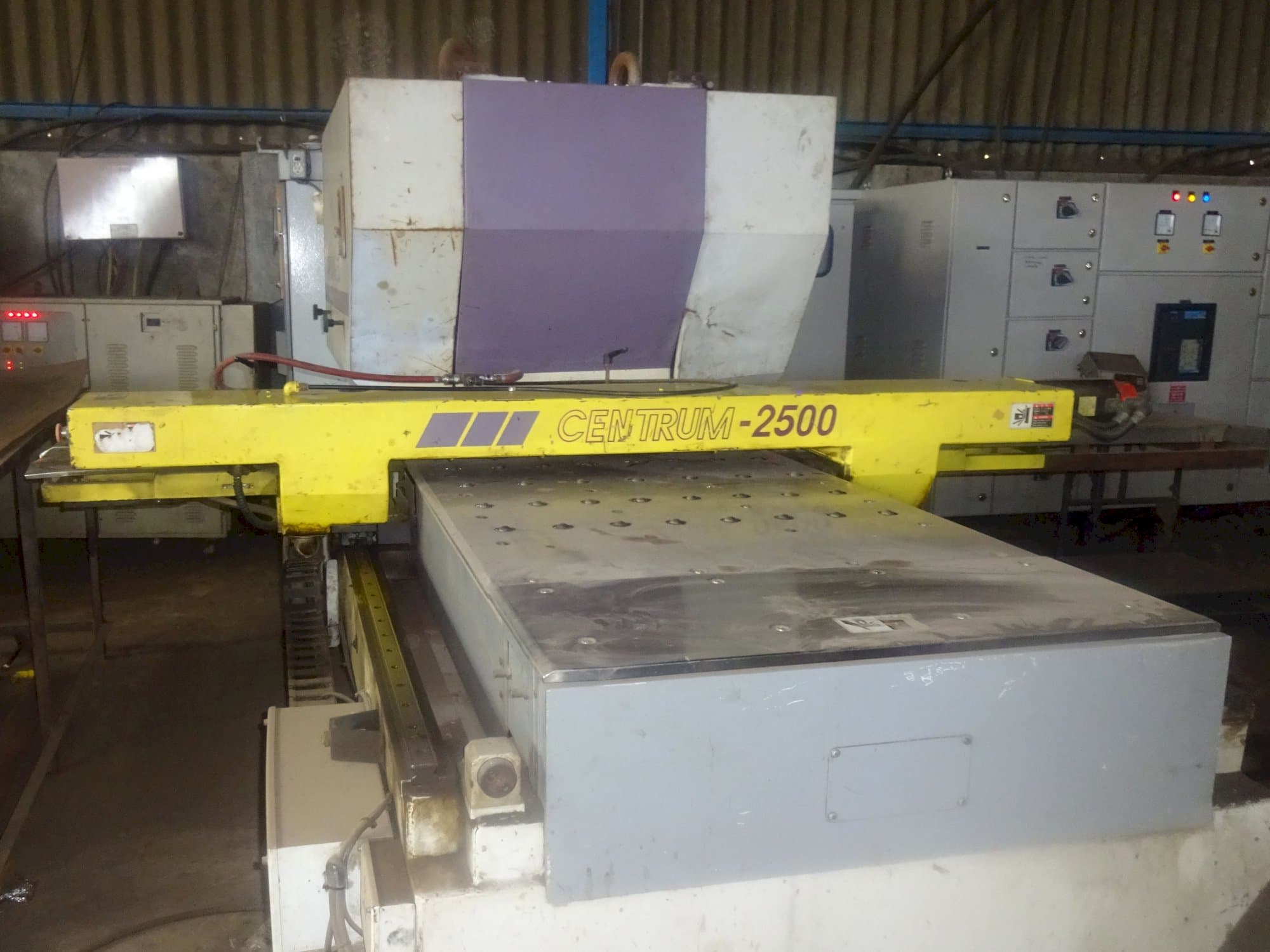 Prikaz  stroja Murata Wiedemann C-2500 sprijeda