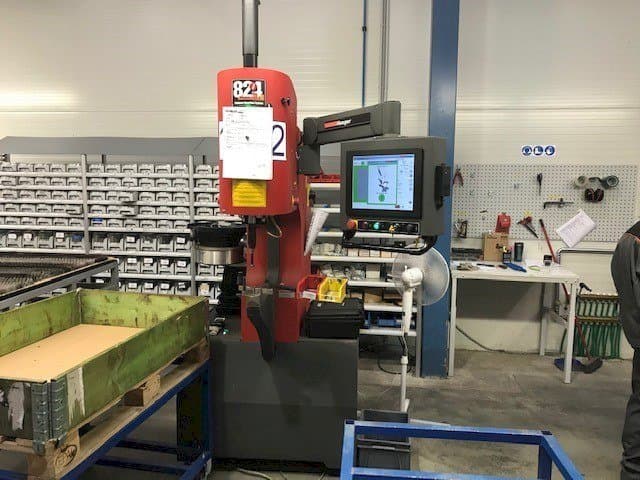 Prikaz lijeve strane stroja Haeger WT-824 4e