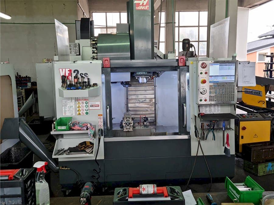 Prikaz stroja HAAS VF-2SS sprijeda