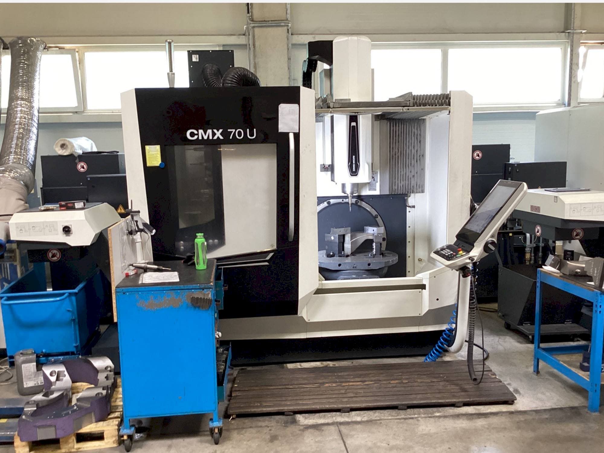 Prikaz stroja DMG MORI CMX 70U sprijeda