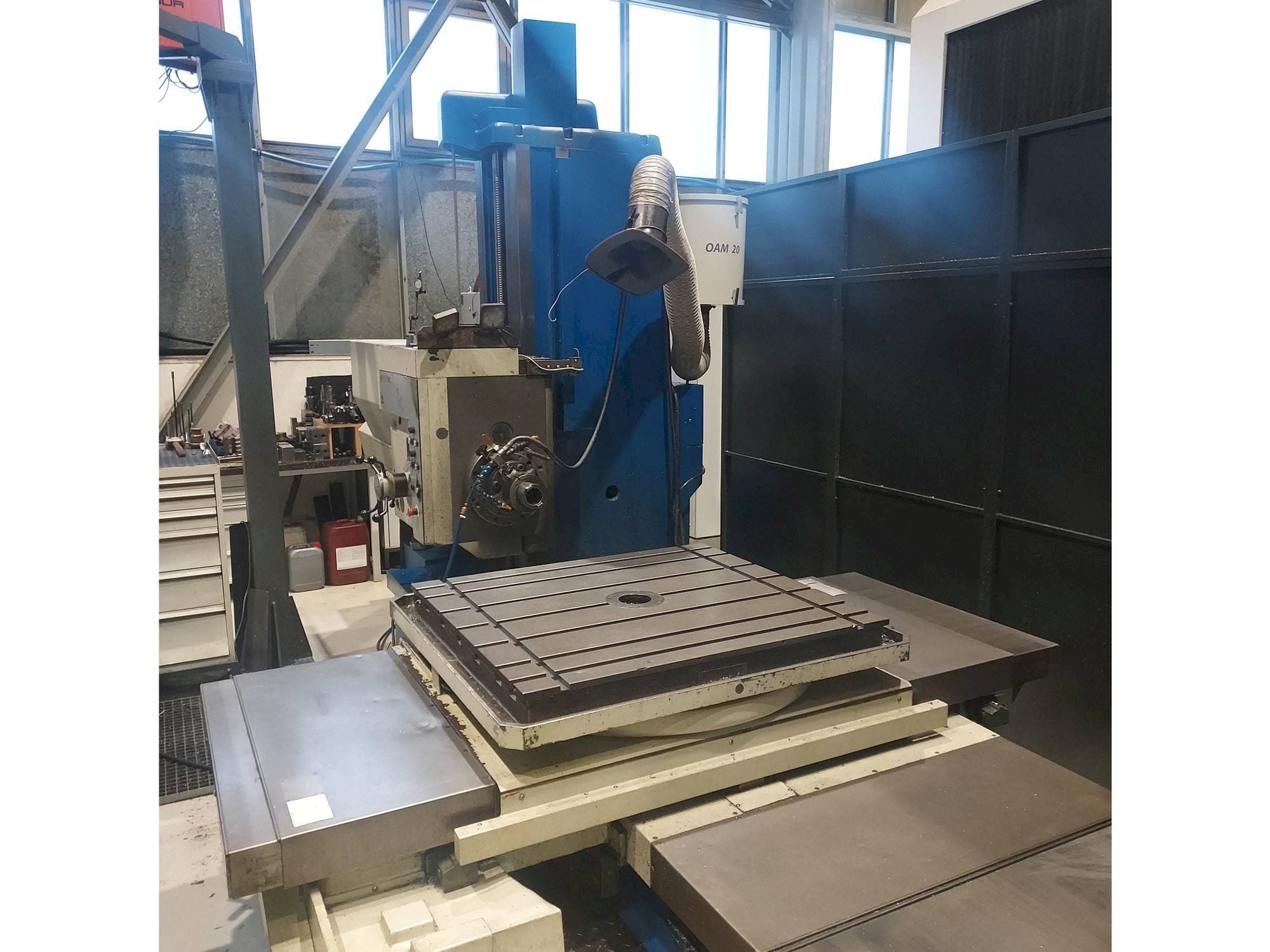 Prikaz stroja TOS WH 10 CNC sprijeda