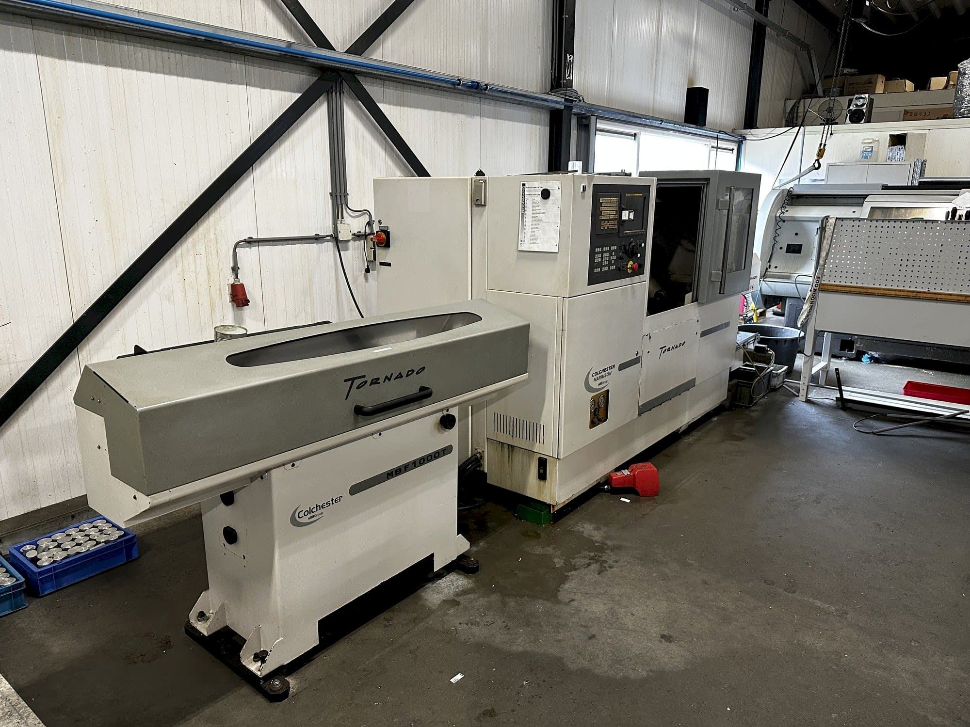 Prikaz stroja Colchester Tornado T2 sprijeda