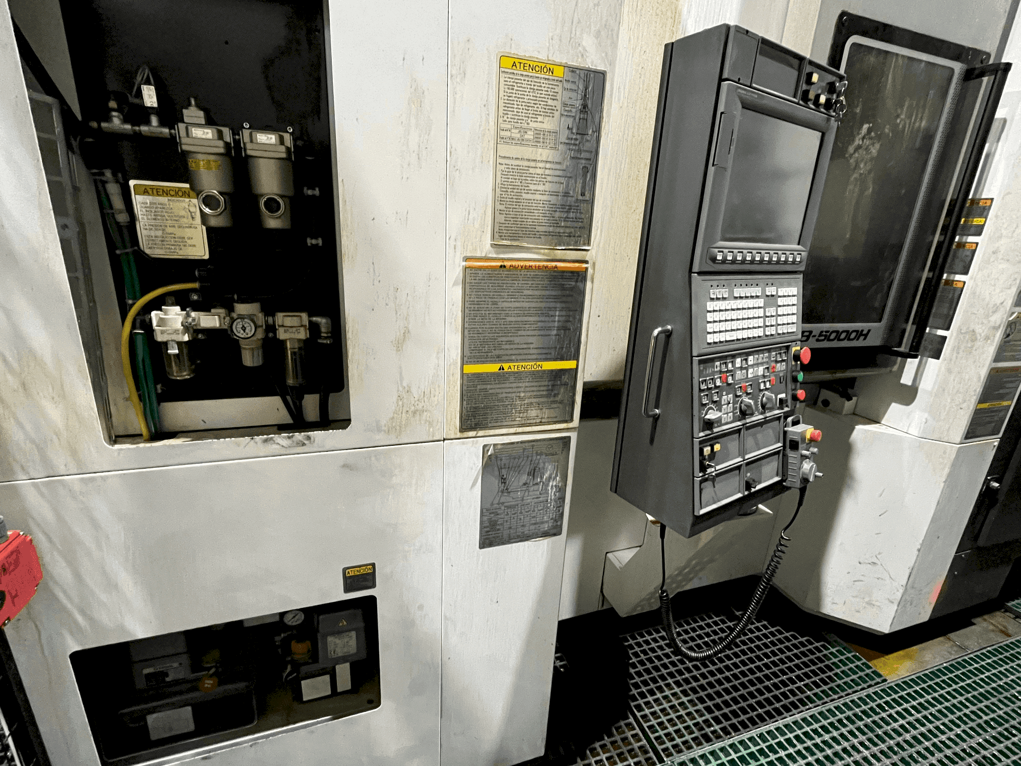 Prikaz stroja Okuma MB-5000H sprijeda