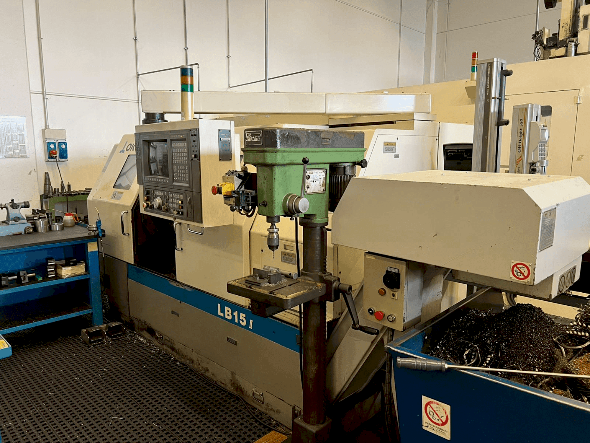 Prikaz stroja Okuma LB15-II sprijeda