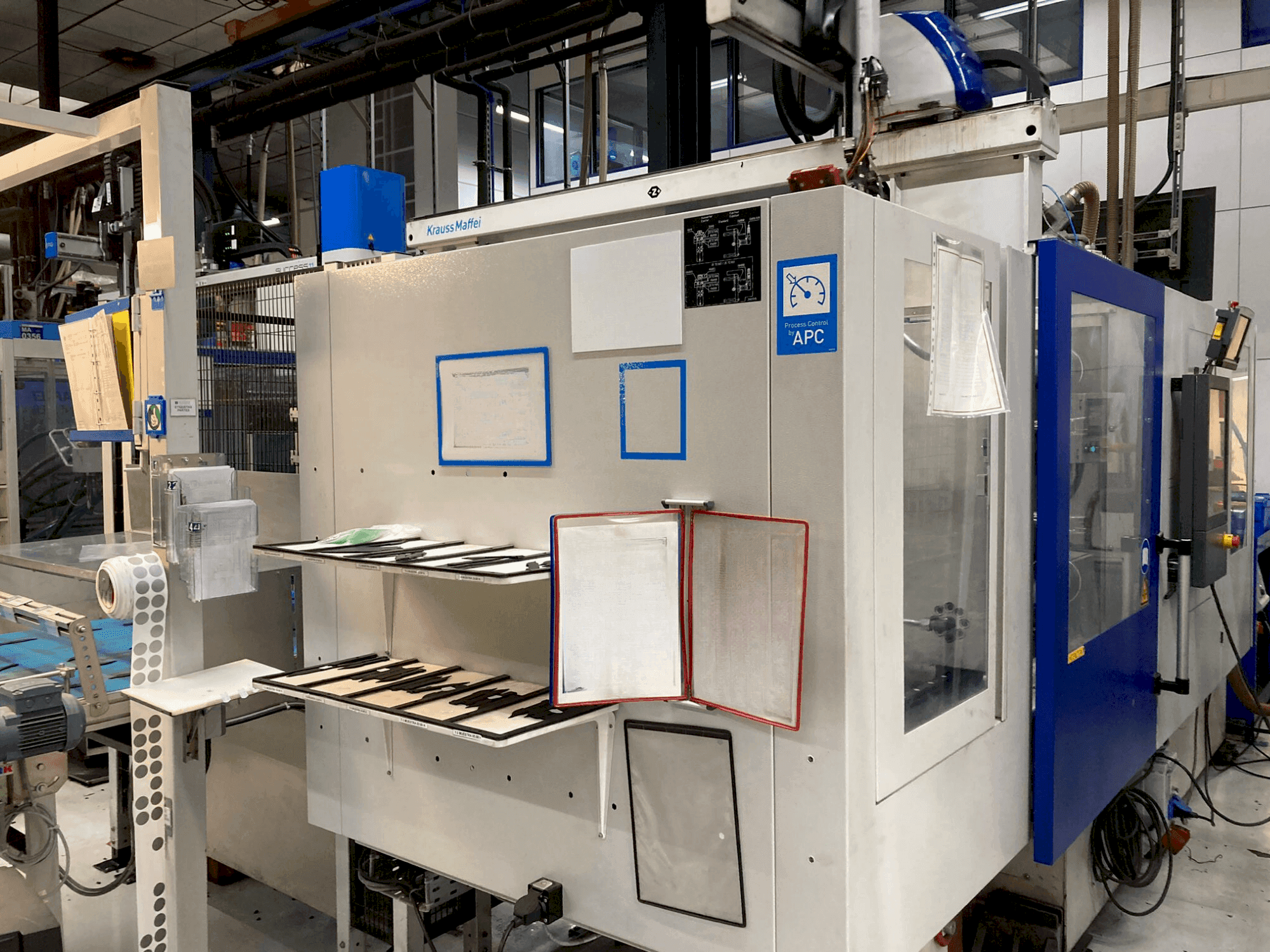 Prikaz stroja Krauss Maffei 160-380 CX sprijeda