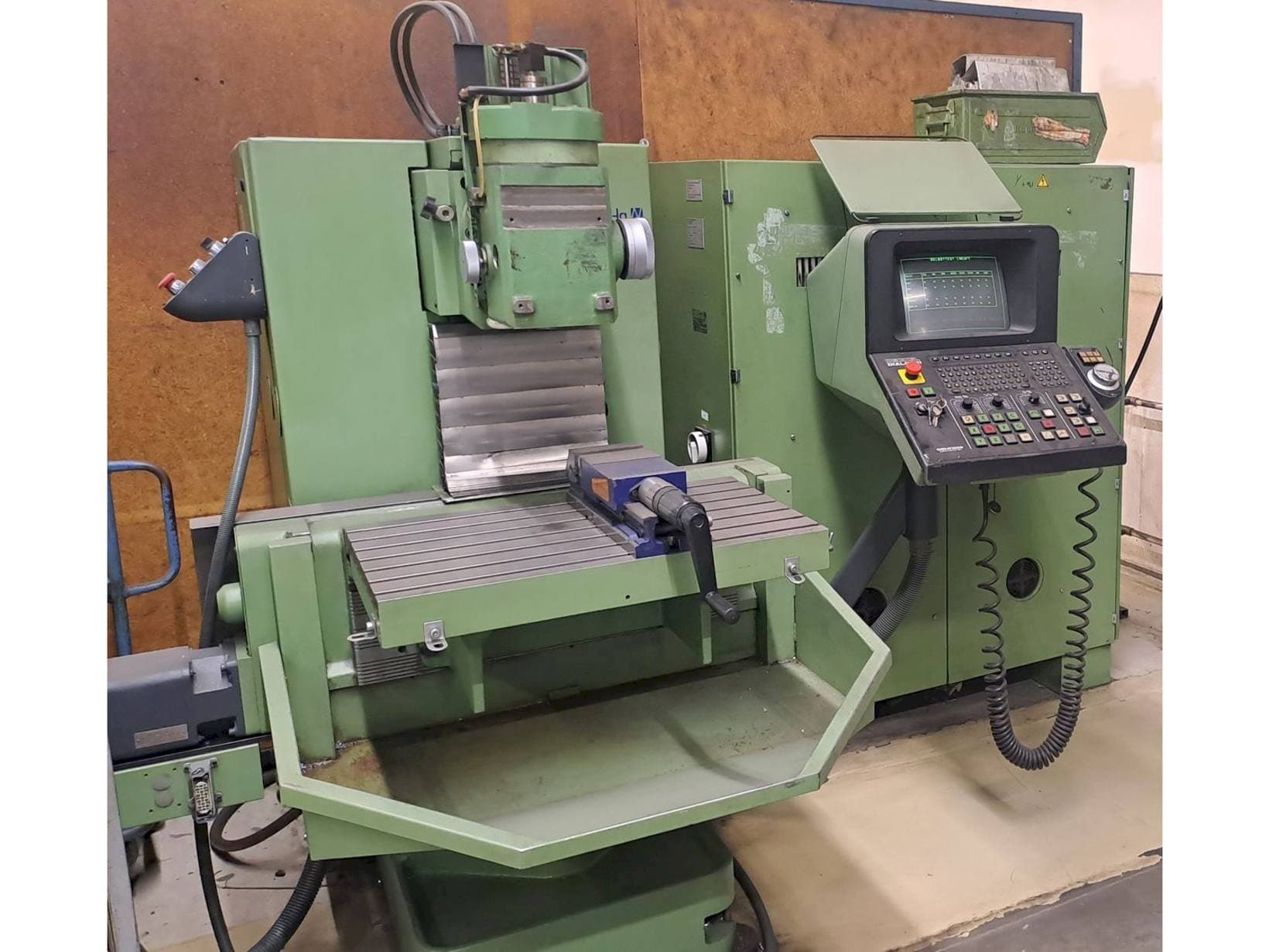 Prikaz stroja DECKEL FP3NC sprijeda