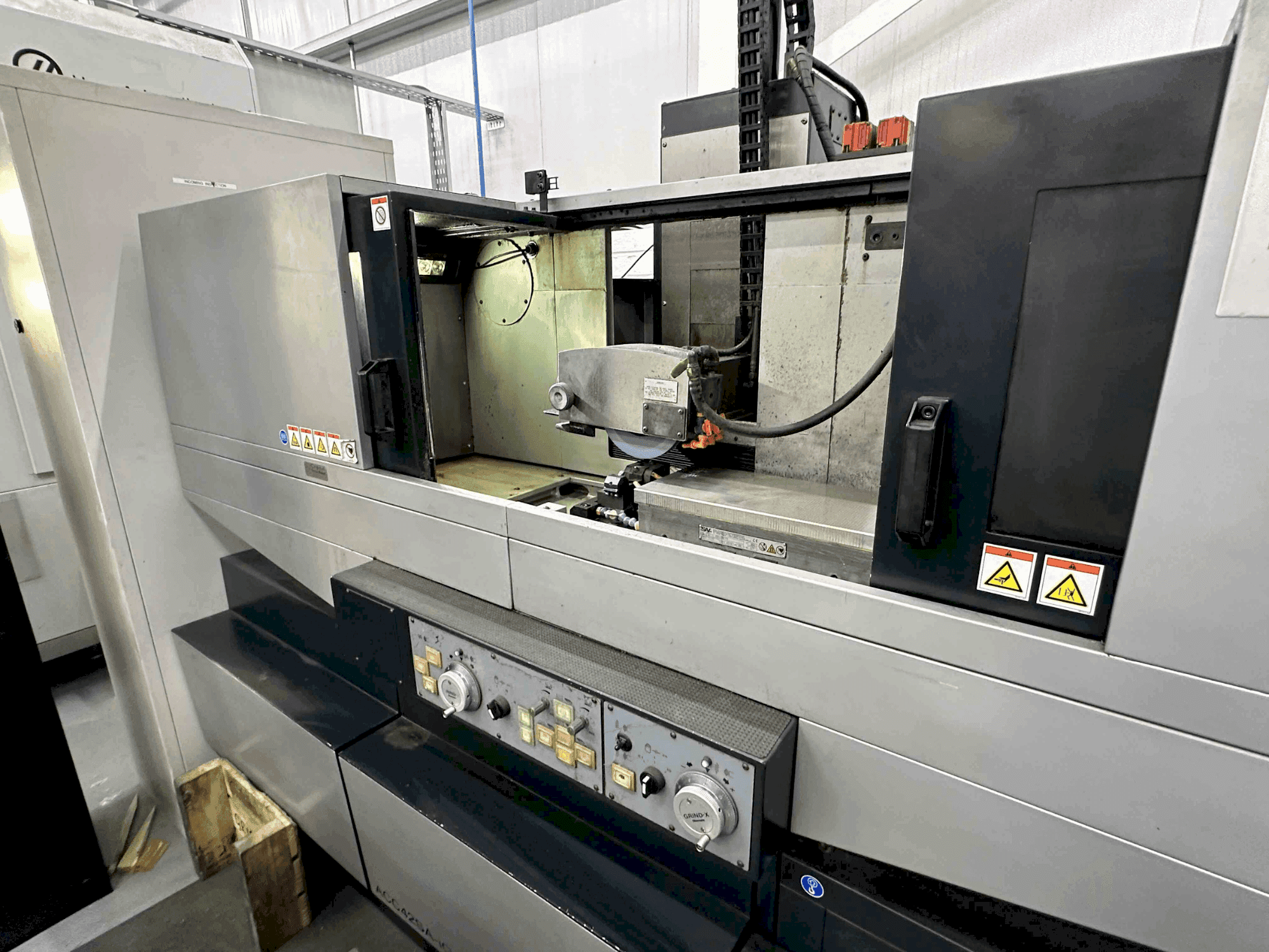 Prikaz  stroja OKAMOTO Grind-X ACC 42SAiQ  sprijeda